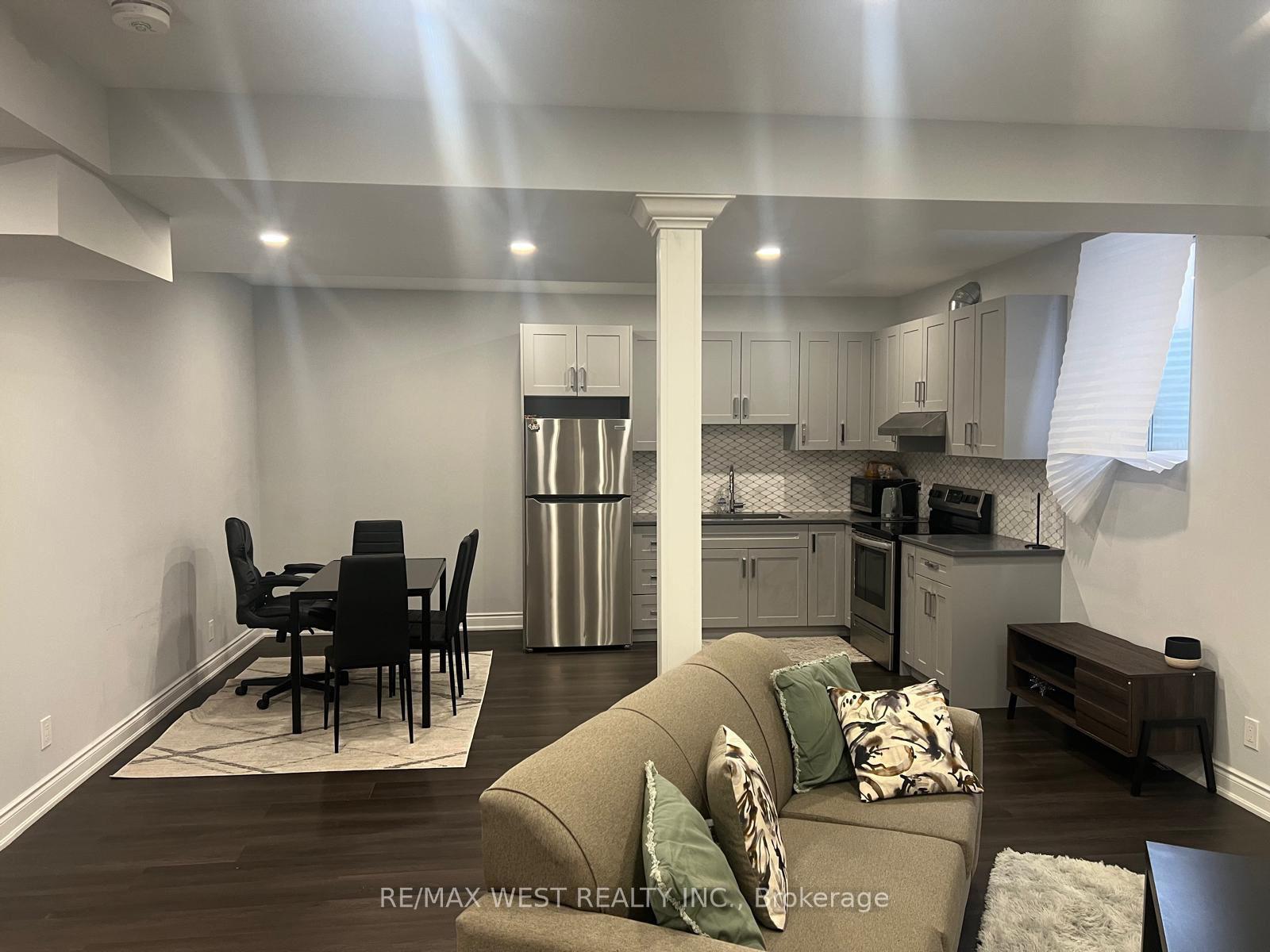 Photo 3 of 121 Appleyard Avenue, Vaughan, Kleinburg — HOMEH