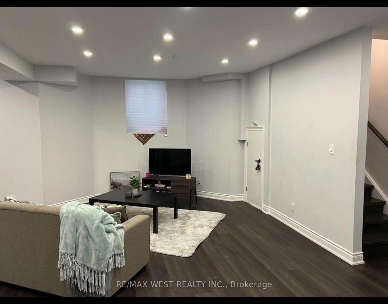 Photo 4 of 121 Appleyard Avenue, Vaughan, Kleinburg — HOMEH