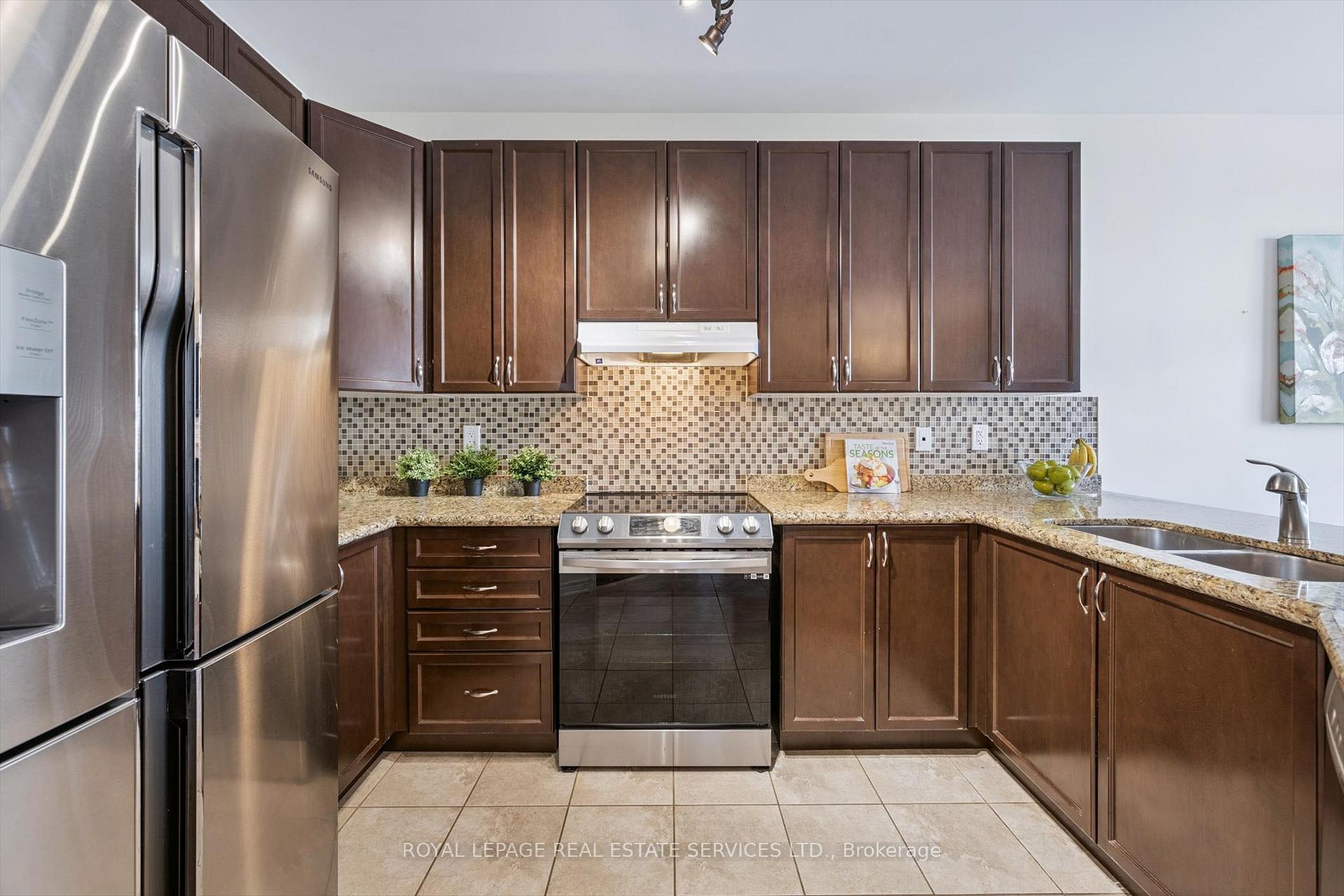 Photo 10 of 2517 Pine Glen Road, Oakville, Westmount — HOMEH