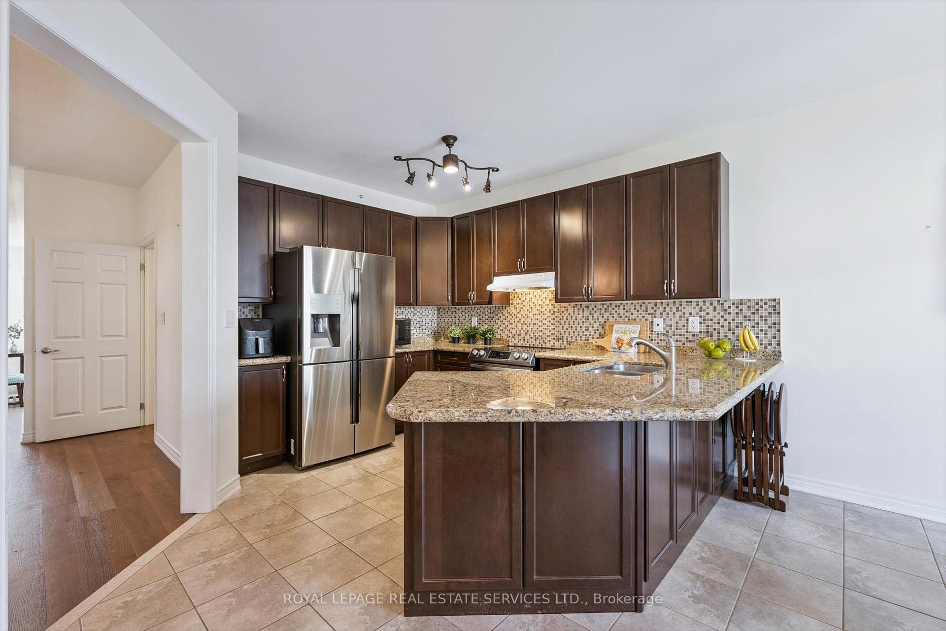 Photo 13 of 2517 Pine Glen Road, Oakville, Westmount — HOMEH