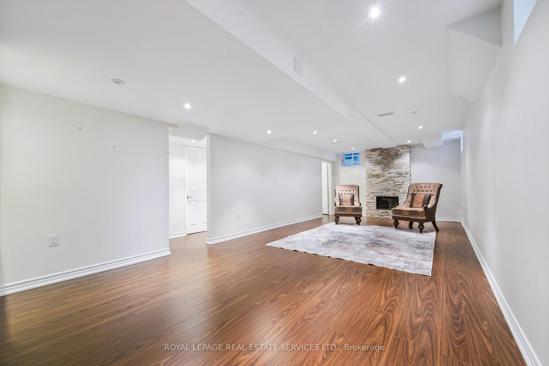 Photo 32 of 2517 Pine Glen Road, Oakville, Westmount — HOMEH