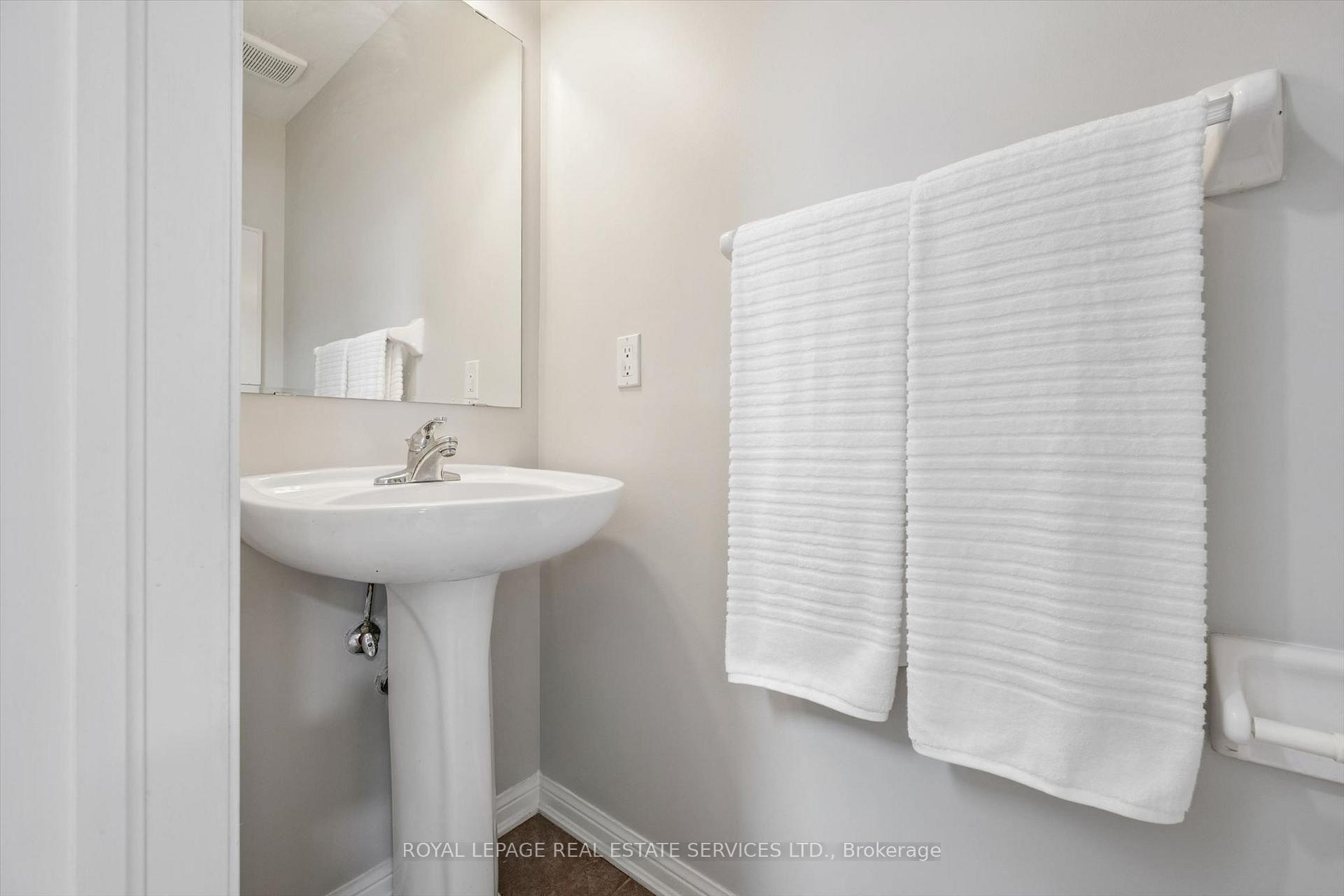 Photo 11 of 937 Vickerman Way, Milton, Coates — HOMEH