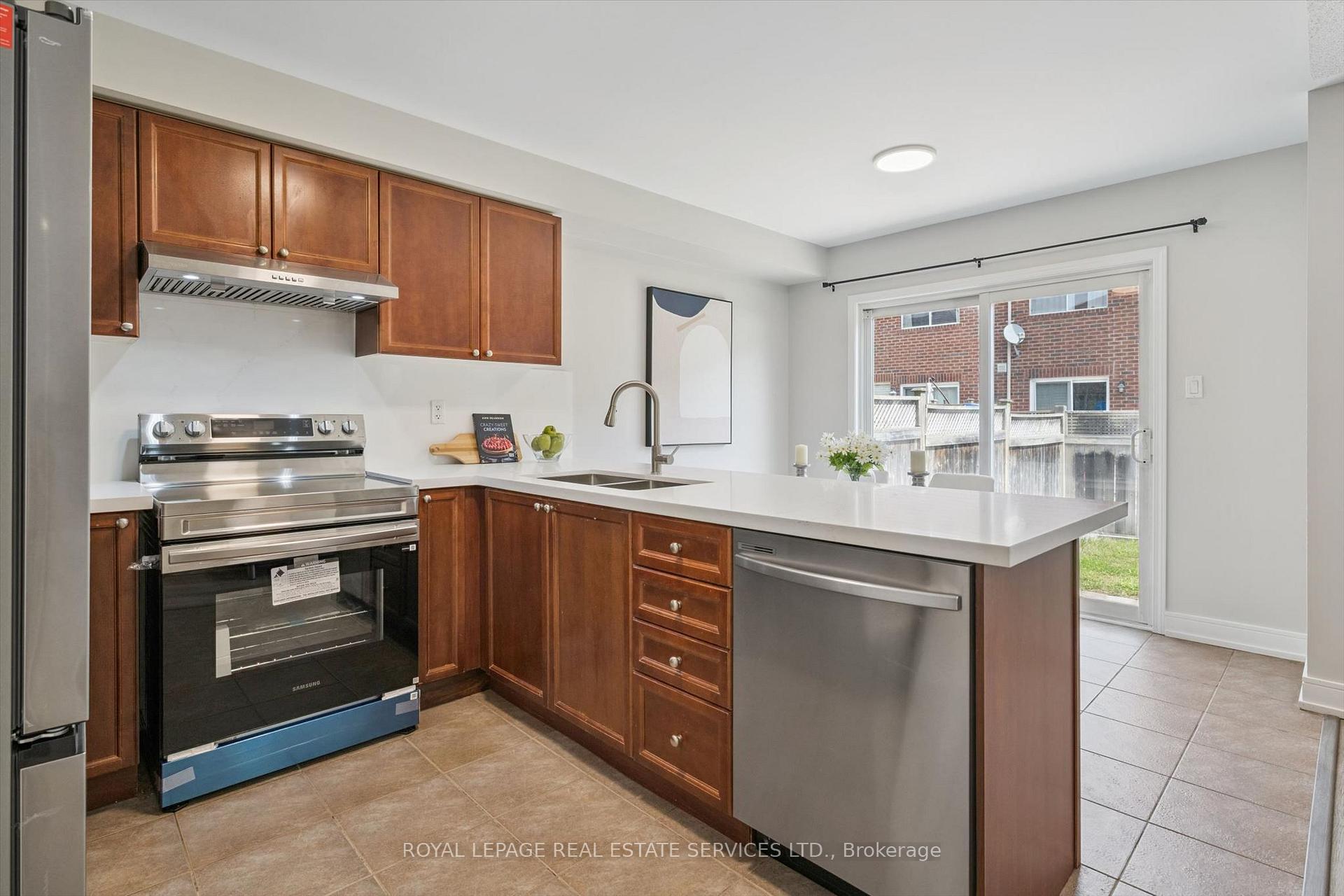 Photo 16 of 937 Vickerman Way, Milton, Coates — HOMEH