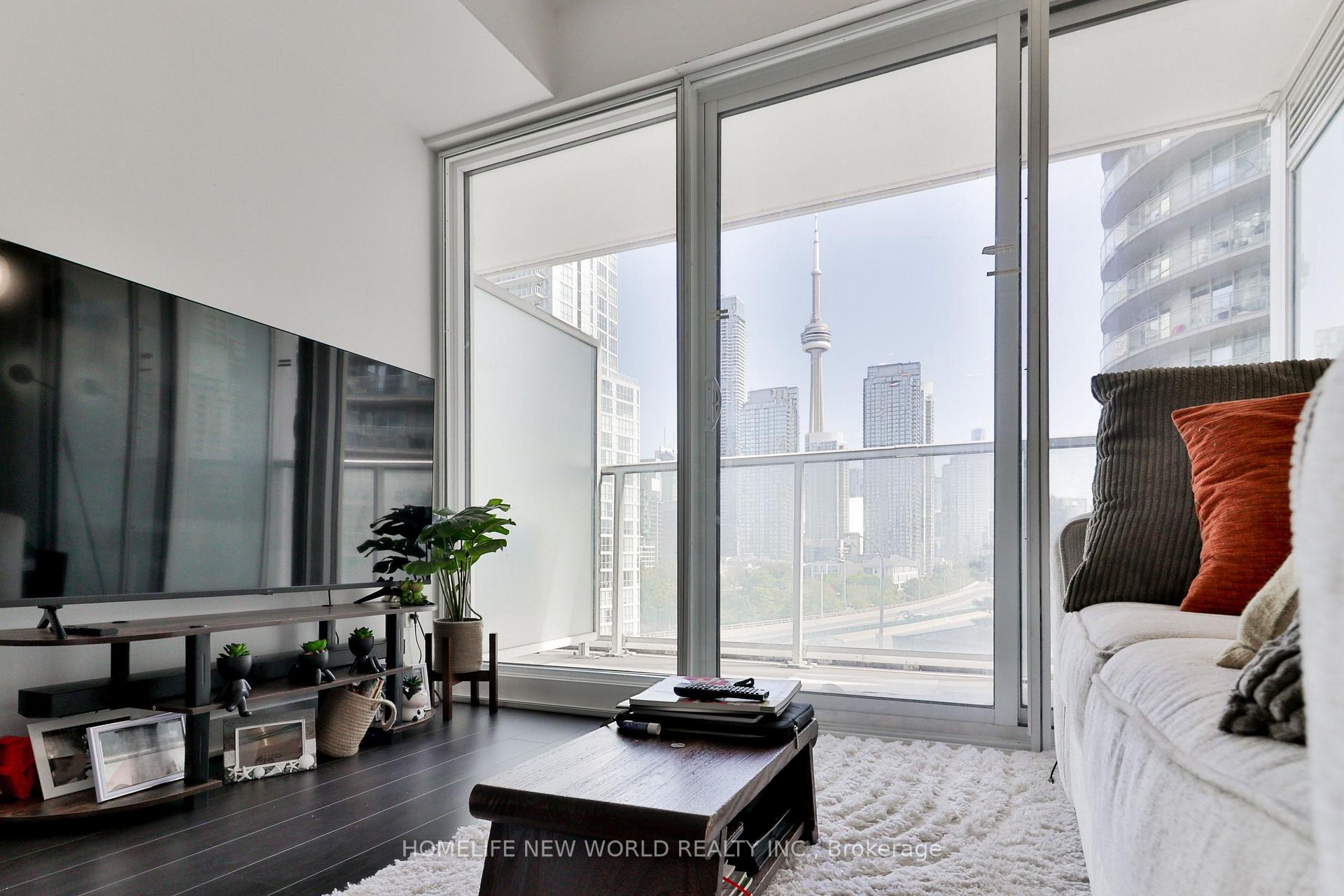 Photo 2 of Unit 812, 17 Bathurst Street, Toronto, Waterfront Communities — HOMEH