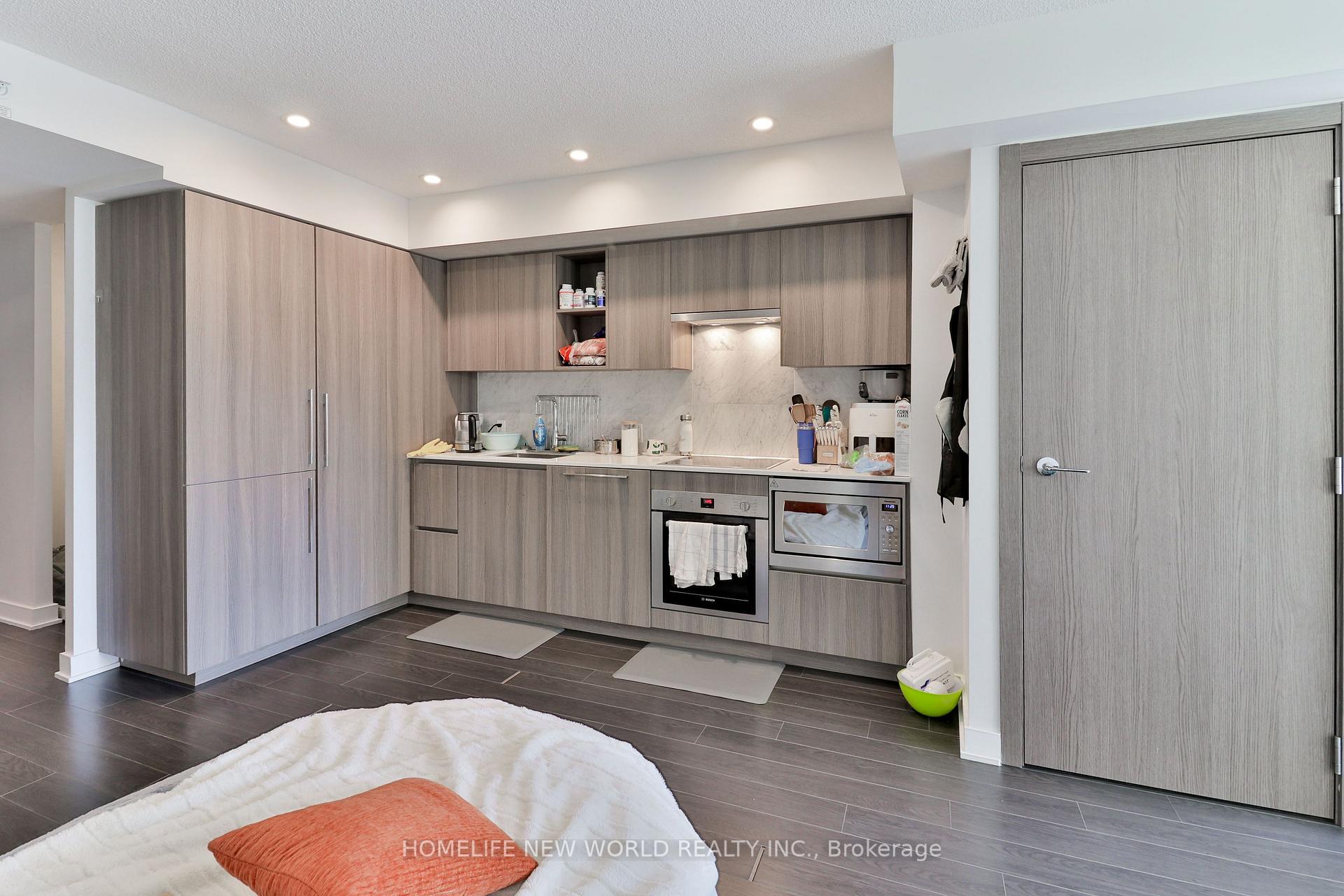 Photo 3 of Unit 812, 17 Bathurst Street, Toronto, Waterfront Communities — HOMEH