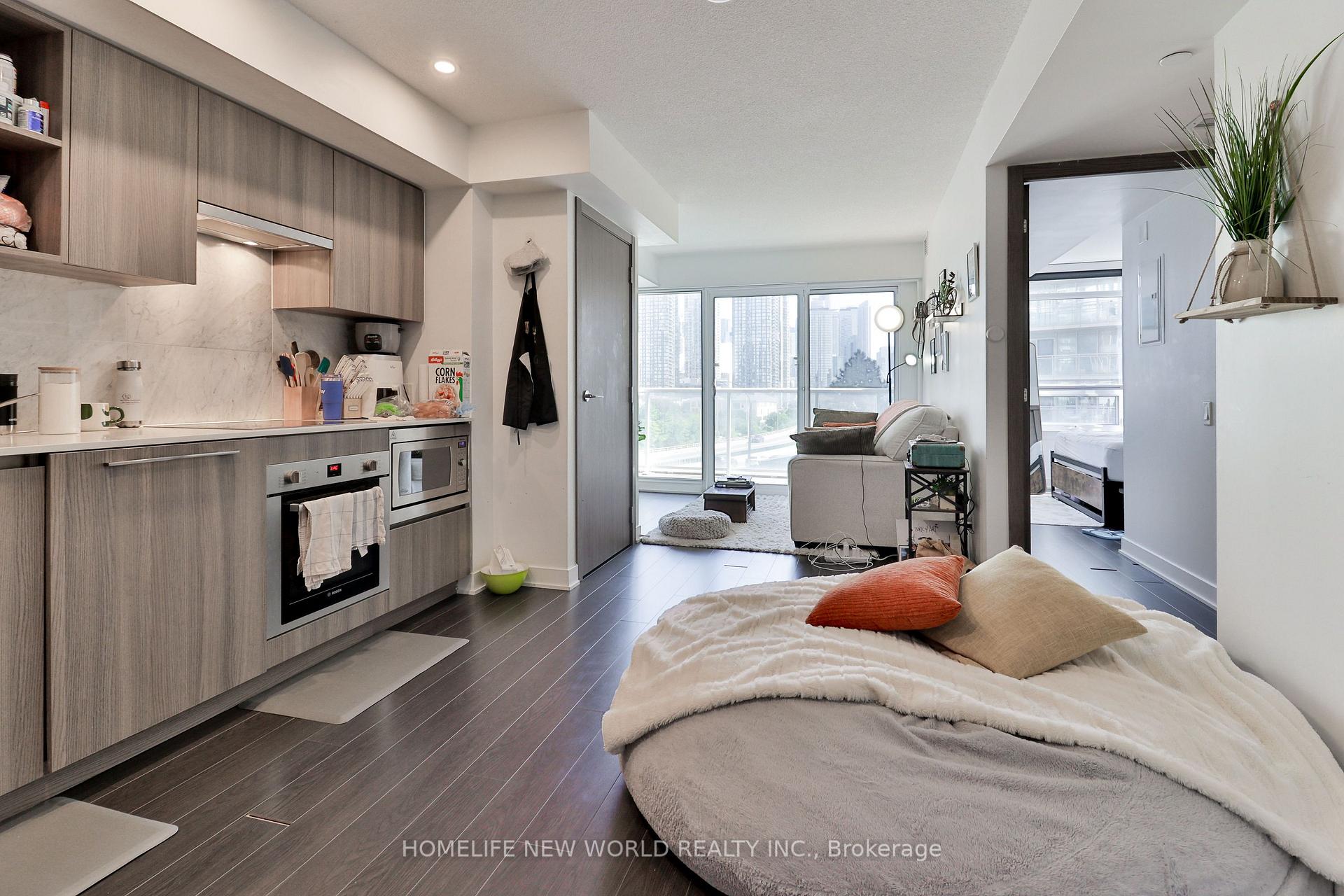 Photo 4 of Unit 812, 17 Bathurst Street, Toronto, Waterfront Communities — HOMEH