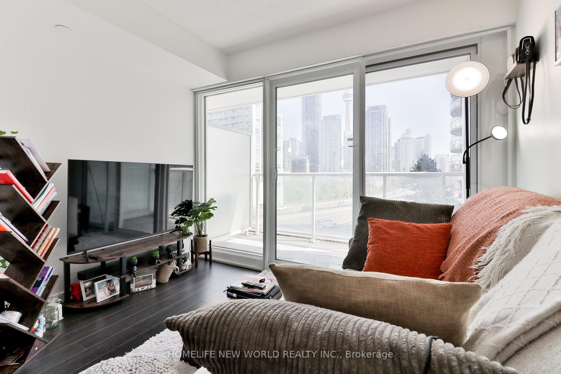 Photo 5 of Unit 812, 17 Bathurst Street, Toronto, Waterfront Communities — HOMEH