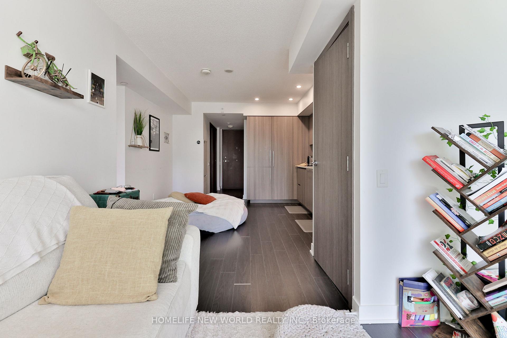 Photo 7 of Unit 812, 17 Bathurst Street, Toronto, Waterfront Communities — HOMEH