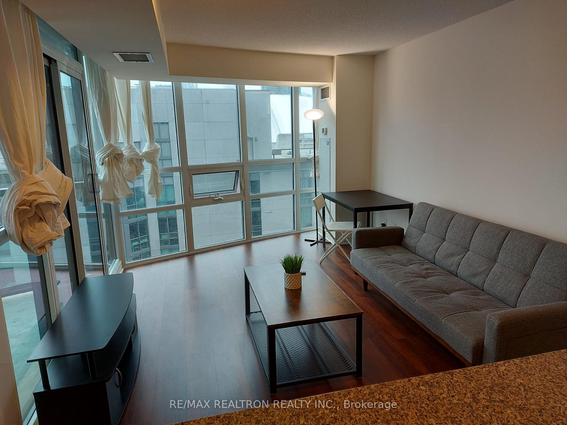 Photo 4 of Unit 2101, 19 Grand Trunk Crescent, Toronto, Waterfront Communities — HOMEH