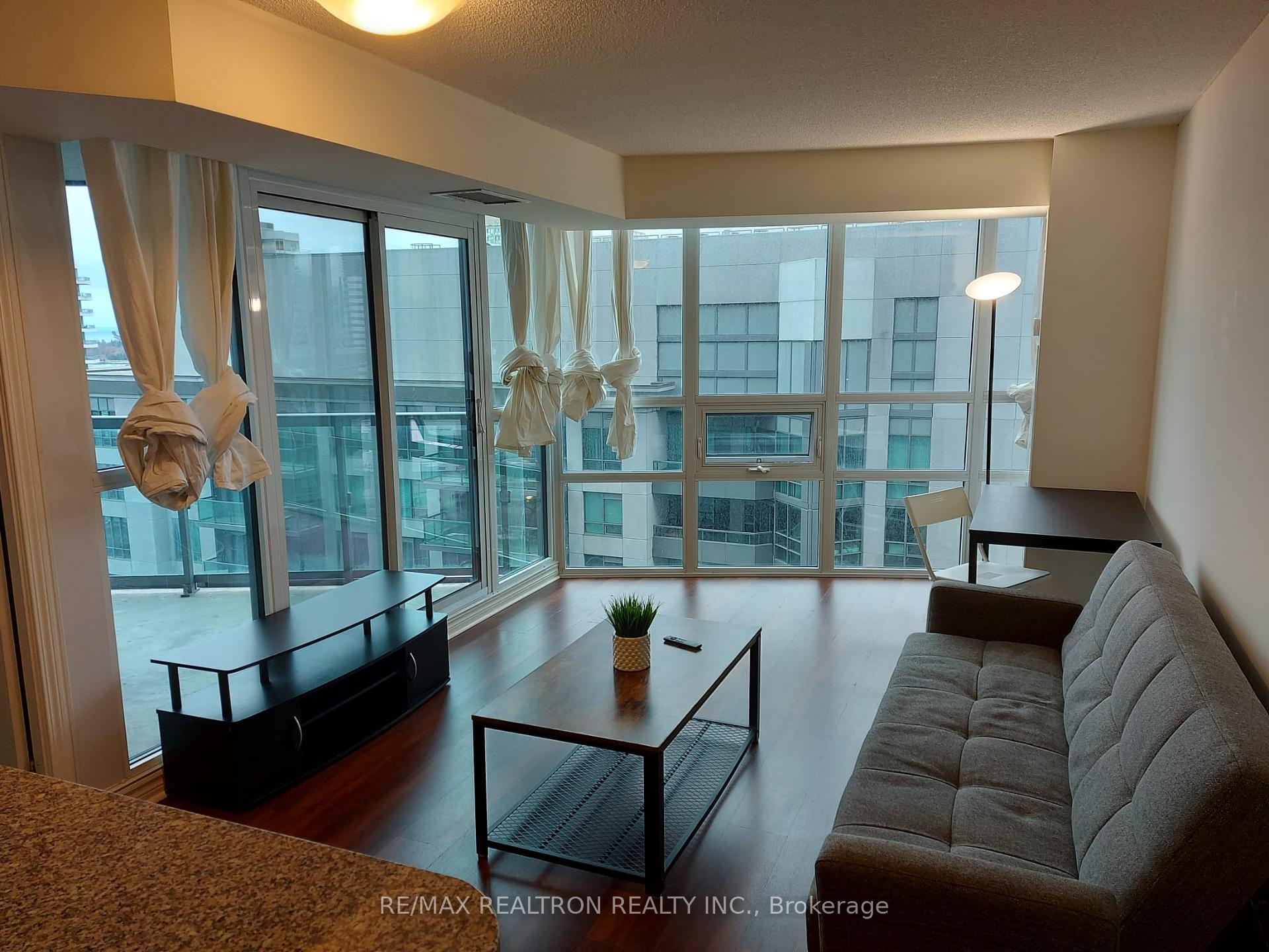 Photo 5 of Unit 2101, 19 Grand Trunk Crescent, Toronto, Waterfront Communities — HOMEH