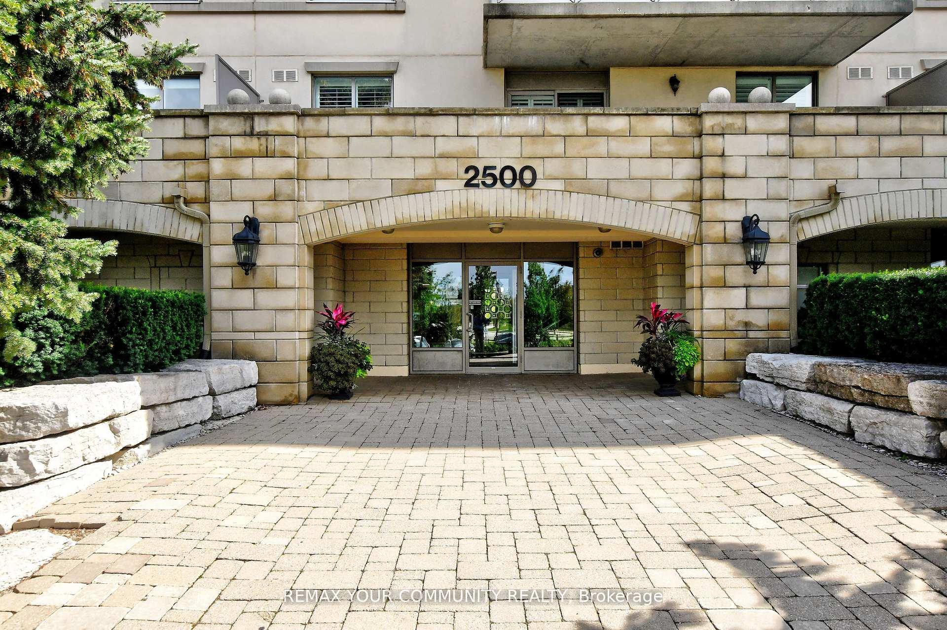 Photo 3 of Unit 502, 2500 Rutherford Road, Vaughan, Maple — HOMEH