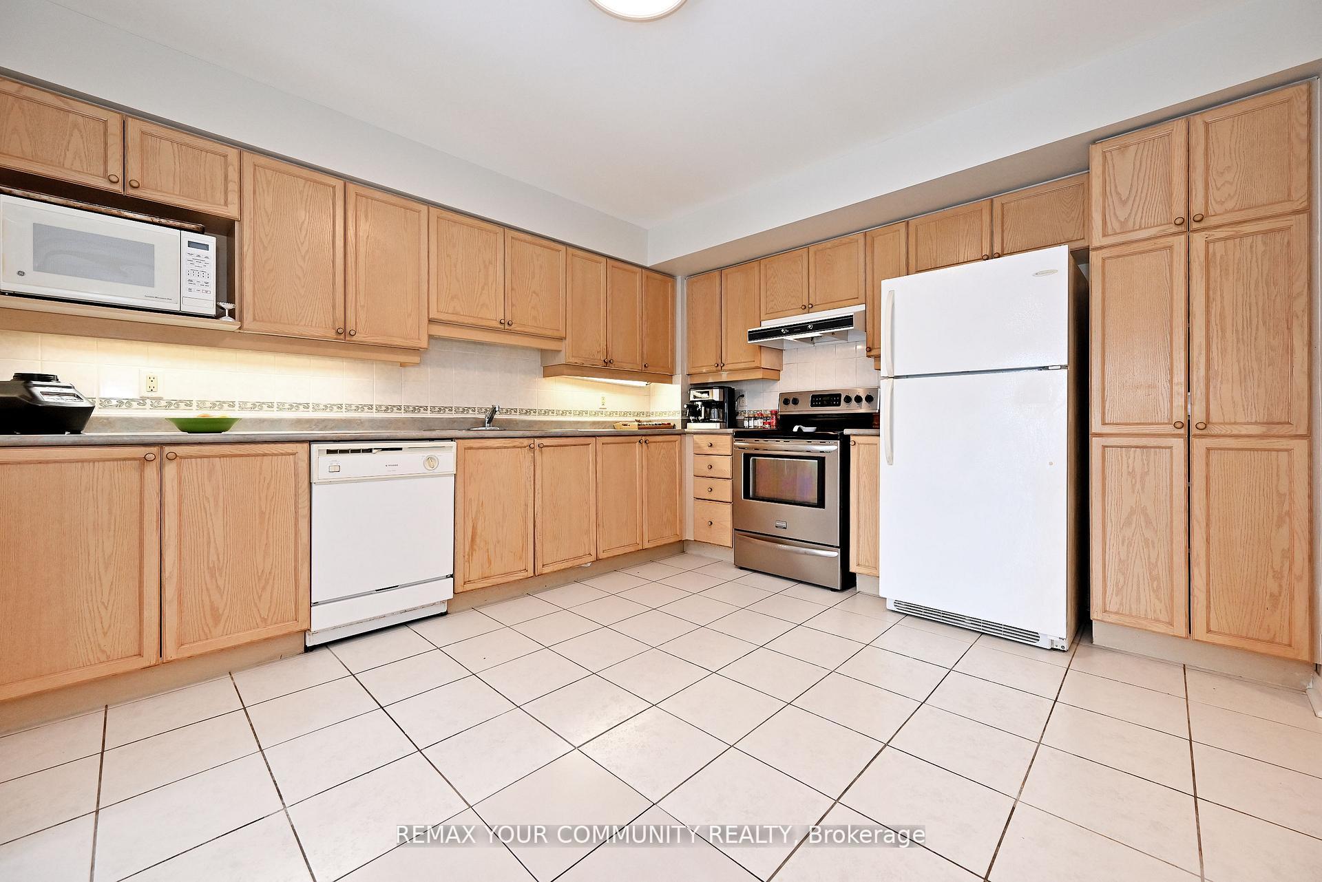 Photo 10 of Unit 502, 2500 Rutherford Road, Vaughan, Maple — HOMEH