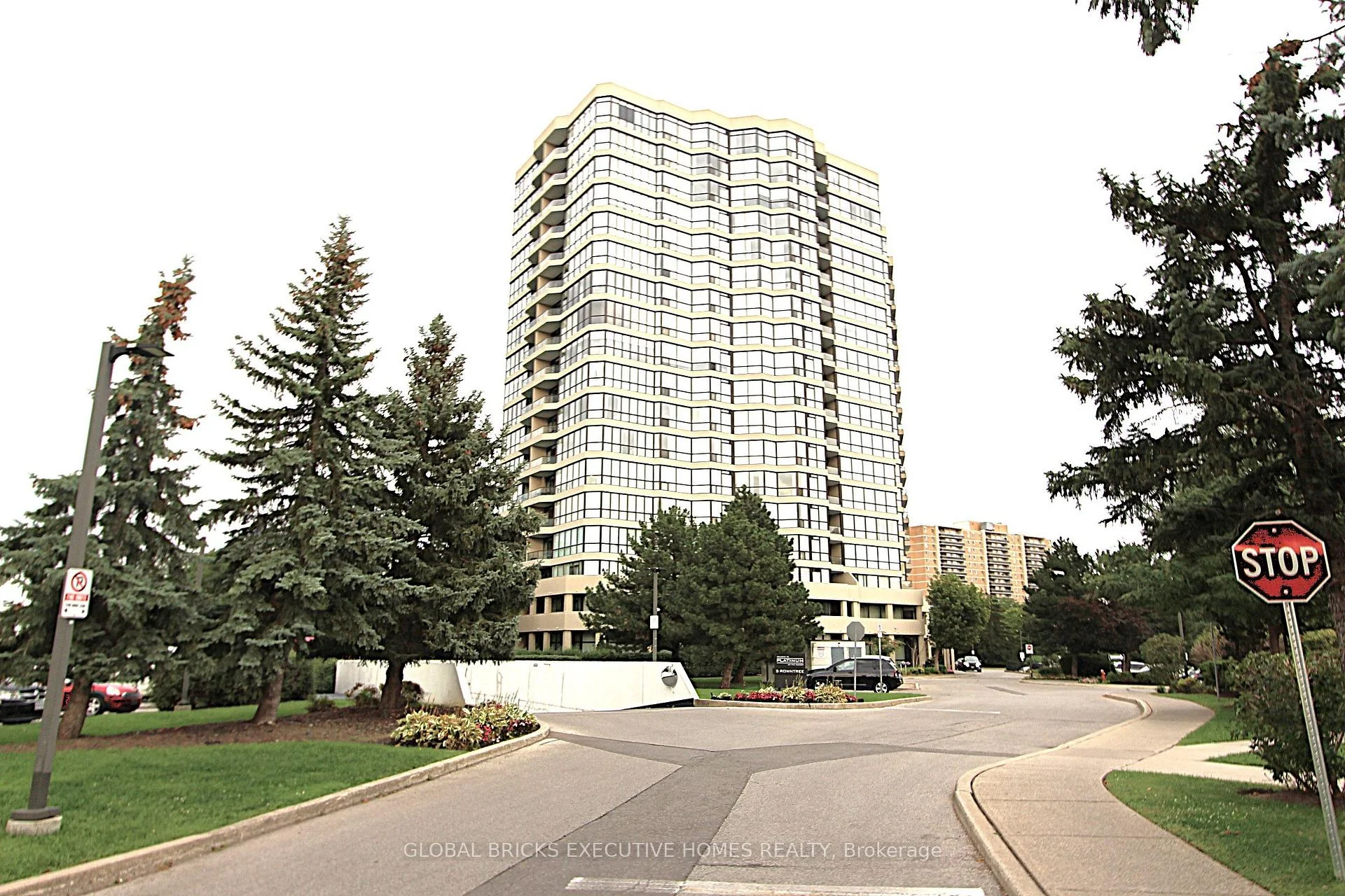 Photo 3 of 5 Rowntree Road, Etobicoke, Mount Olive-Silverstone-Jamestown — HOMEH