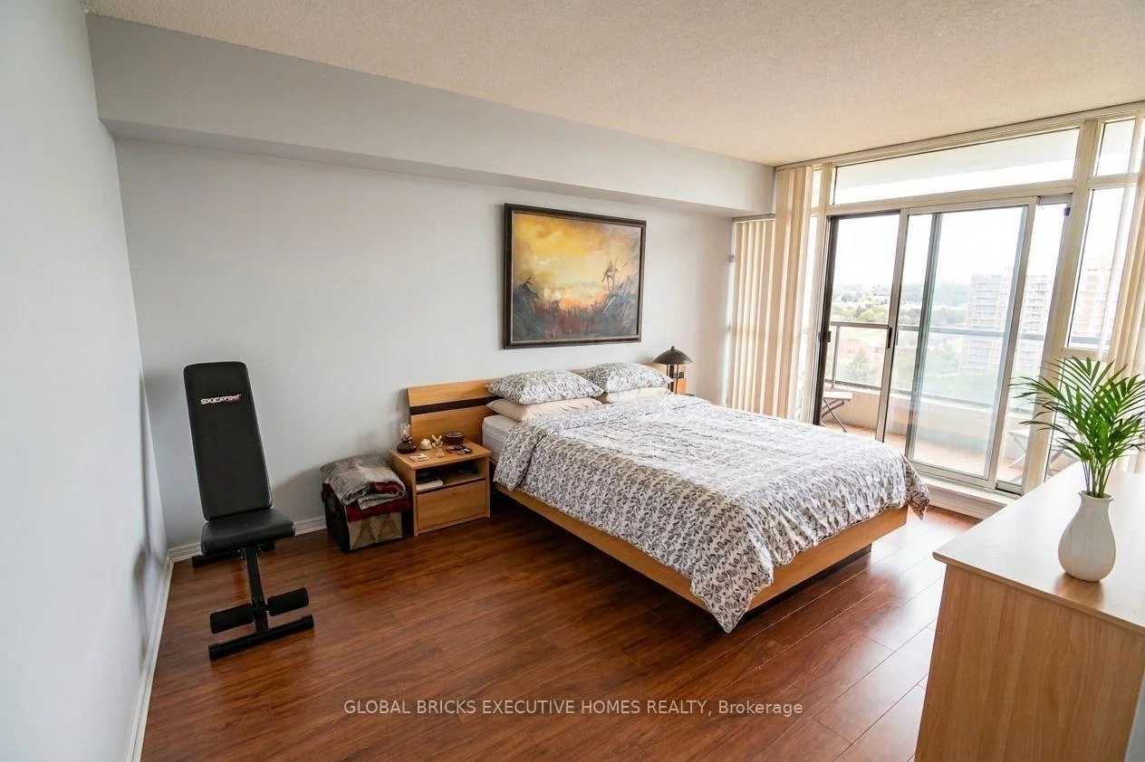 Photo 11 of 5 Rowntree Road, Etobicoke, Mount Olive-Silverstone-Jamestown — HOMEH