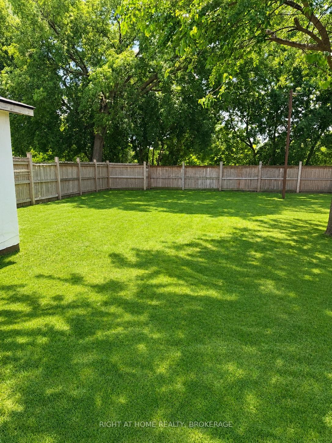 Photo 9 of 5564 Fraser Street, Niagara Falls, Cherrywood — HOMEH