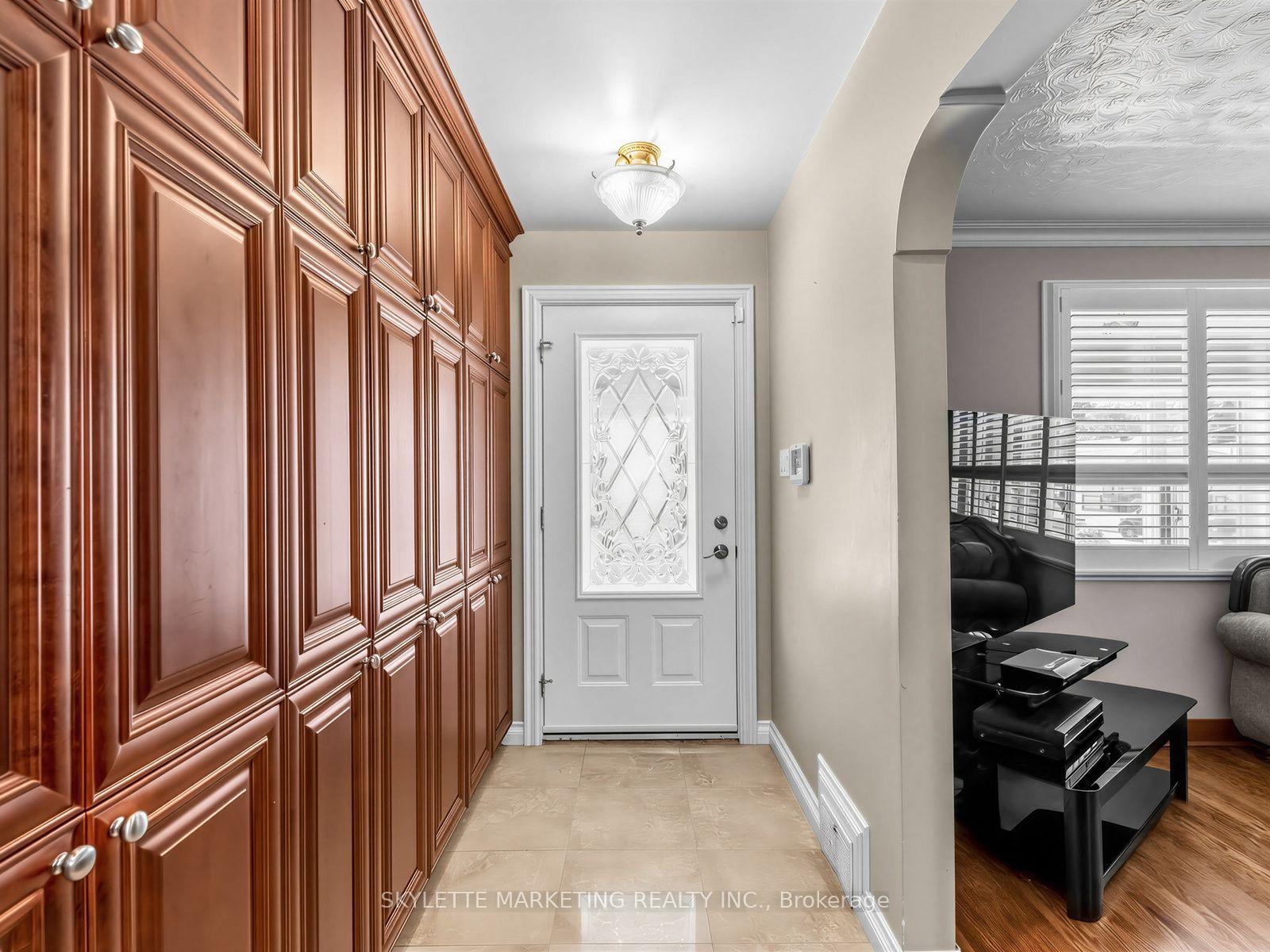 Photo 3 of 14 Bardwell Crescent, Scarborough, Wexford-Maryvale — HOMEH