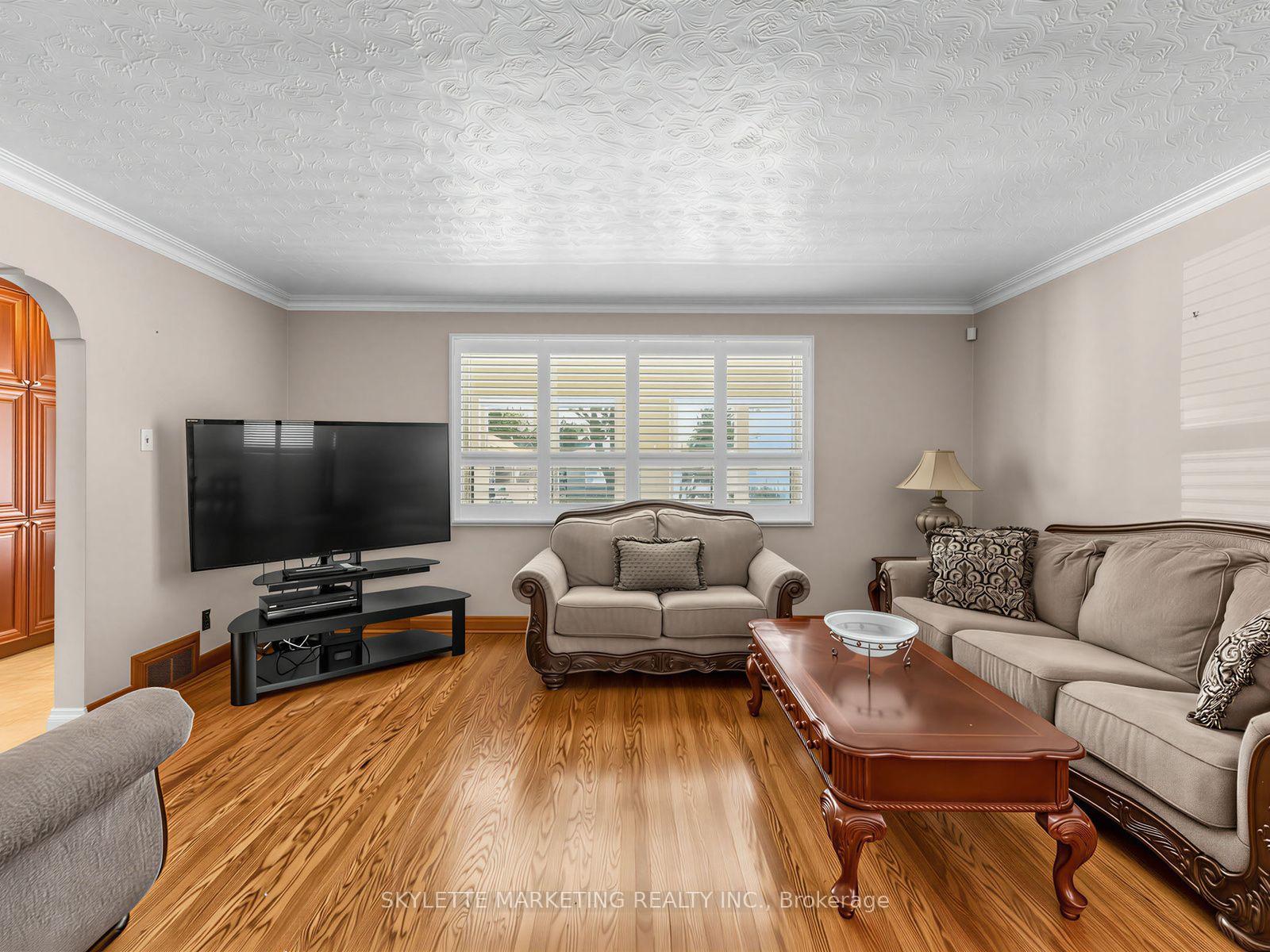Photo 7 of 14 Bardwell Crescent, Scarborough, Wexford-Maryvale — HOMEH