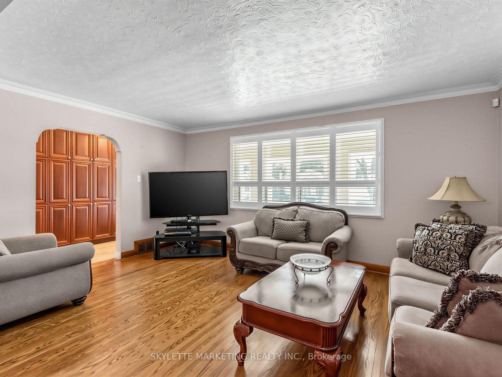 Photo 8 of 14 Bardwell Crescent, Scarborough, Wexford-Maryvale — HOMEH