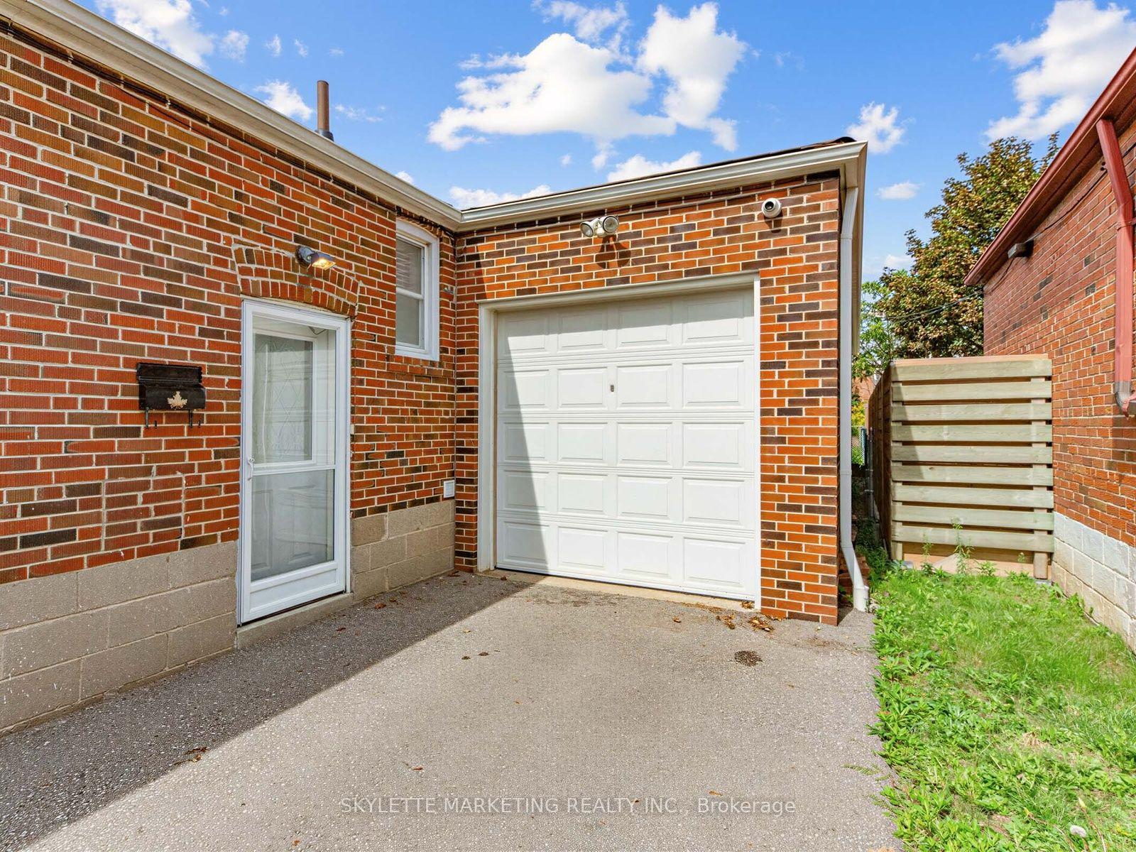 Photo 15 of 14 Bardwell Crescent, Scarborough, Wexford-Maryvale — HOMEH