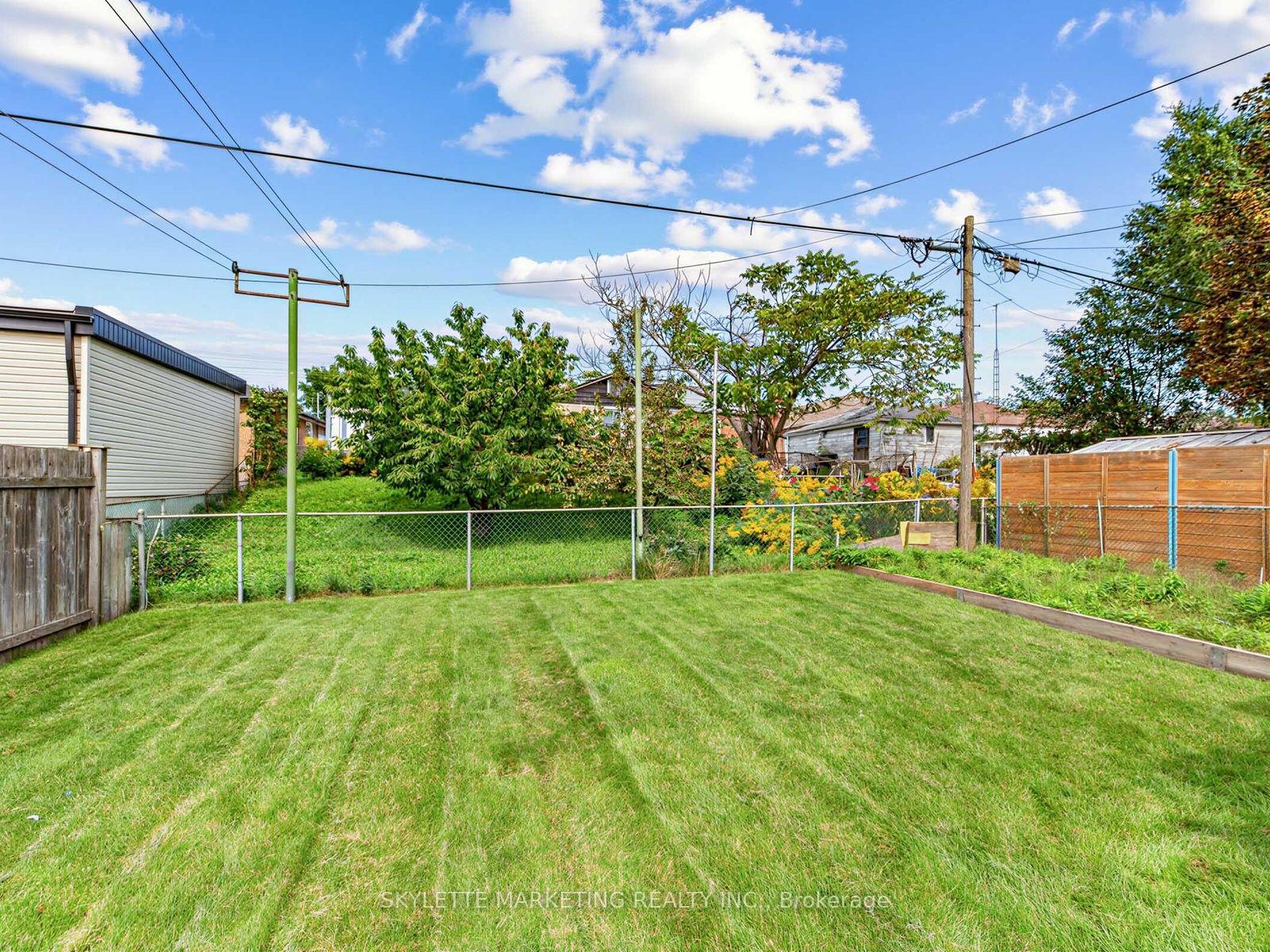 Photo 33 of 14 Bardwell Crescent, Scarborough, Wexford-Maryvale — HOMEH