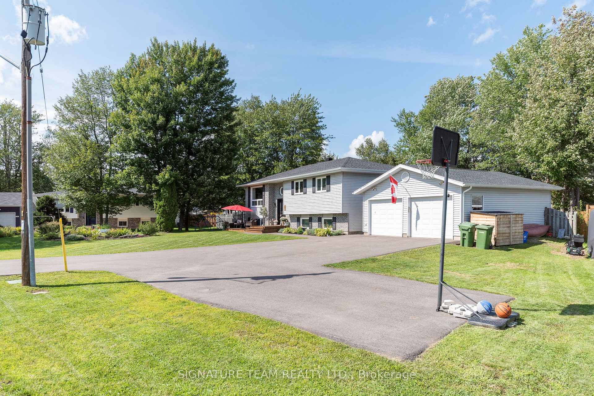 Photo 2 of 21 Lisa Crescent, Petawawa, Petawawa — HOMEH