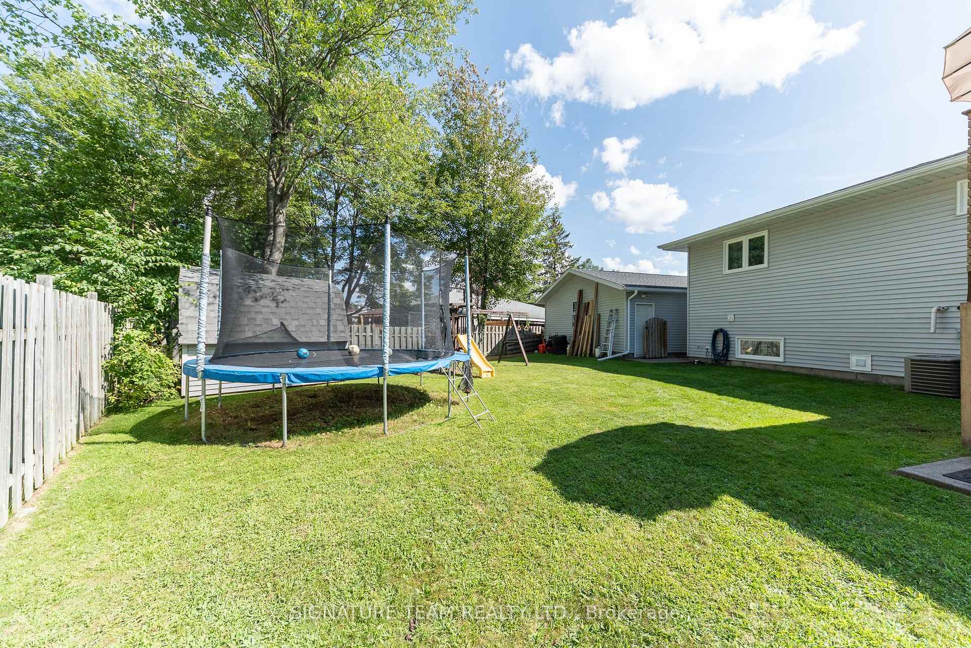 Photo 12 of 21 Lisa Crescent, Petawawa, Petawawa — HOMEH