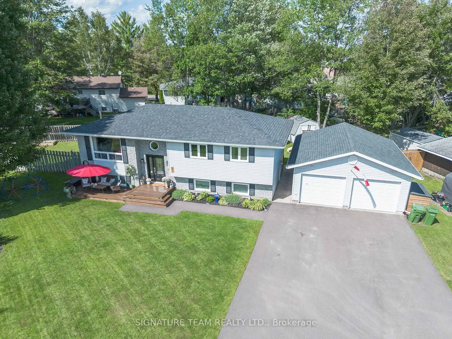 Photo 3 of 21 Lisa Crescent, Petawawa, Petawawa — HOMEH