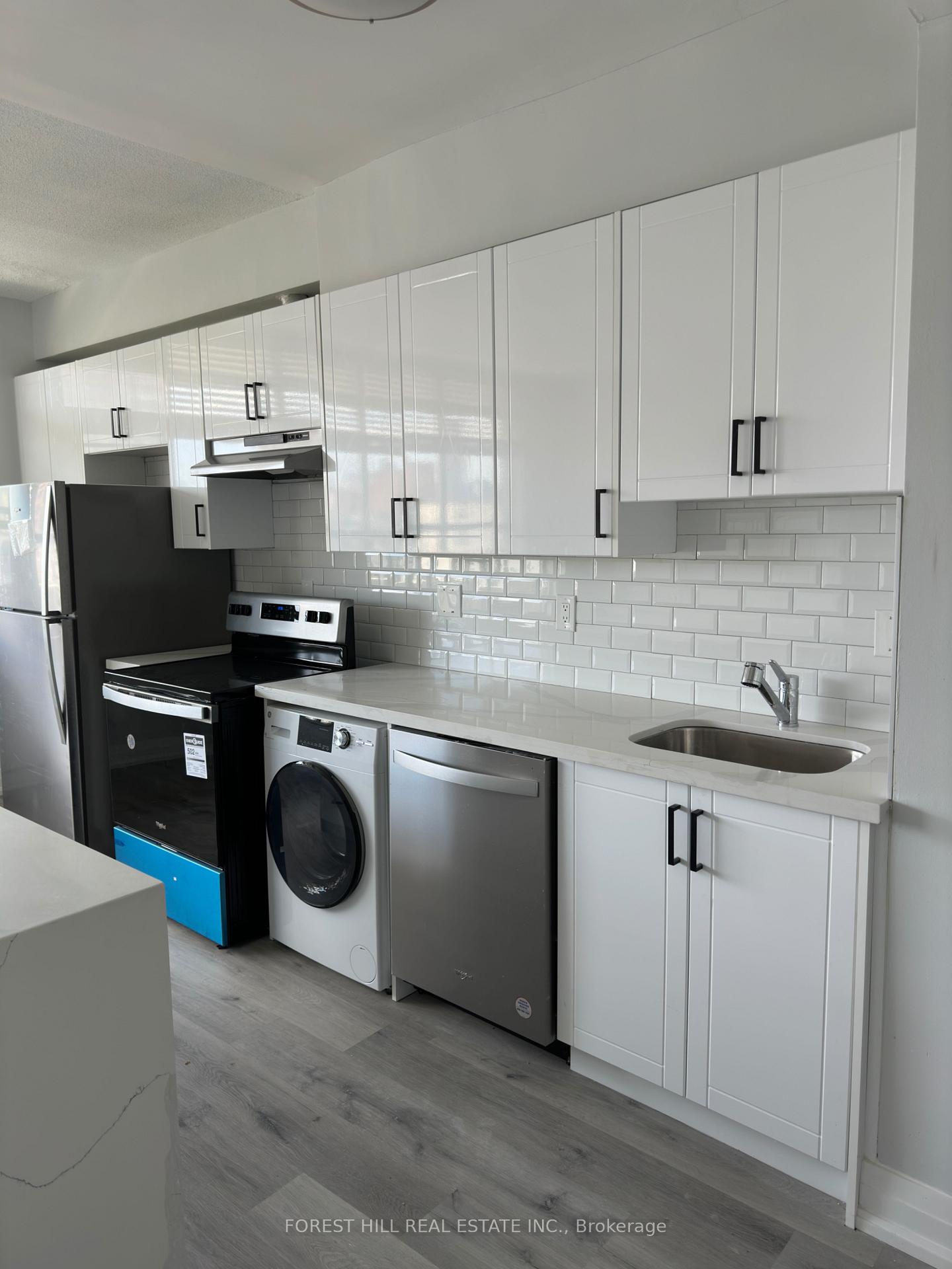 Photo 5 of Unit 1001, 34 Walmer Road, Toronto, The Annex — HOMEH