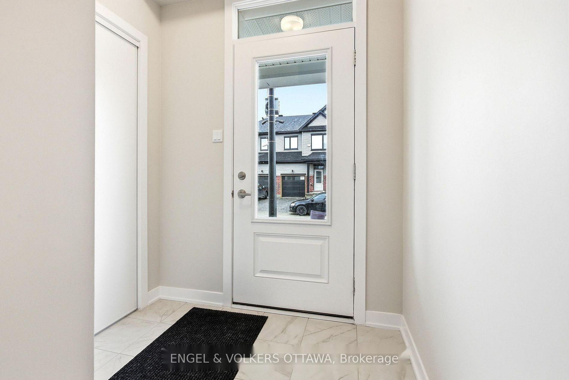 Photo 2 of 418 Les Emmerson Drive, Ottawa, Barrhaven - Heritage Park — HOMEH