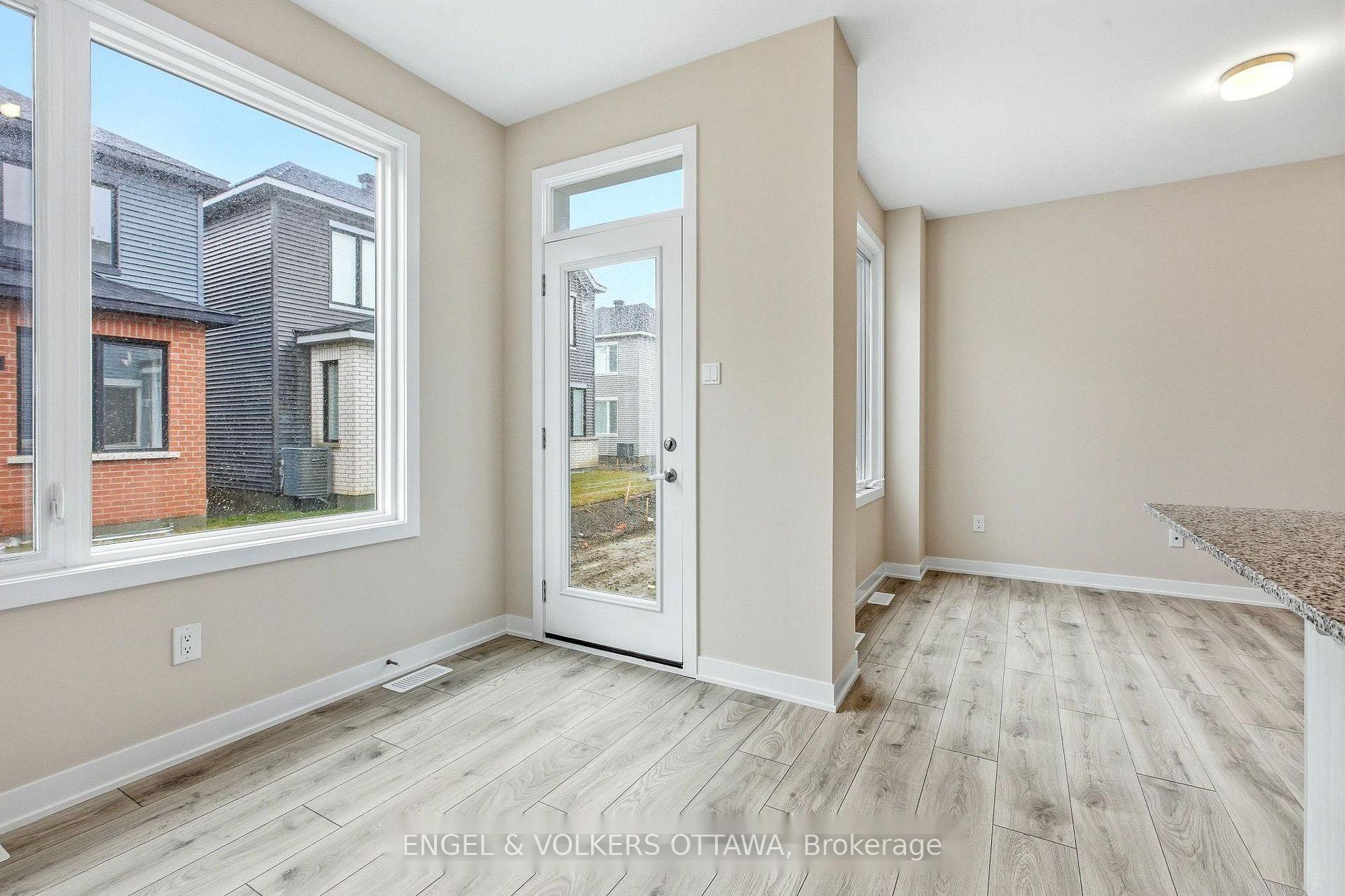 Photo 11 of 418 Les Emmerson Drive, Ottawa, Barrhaven - Heritage Park — HOMEH