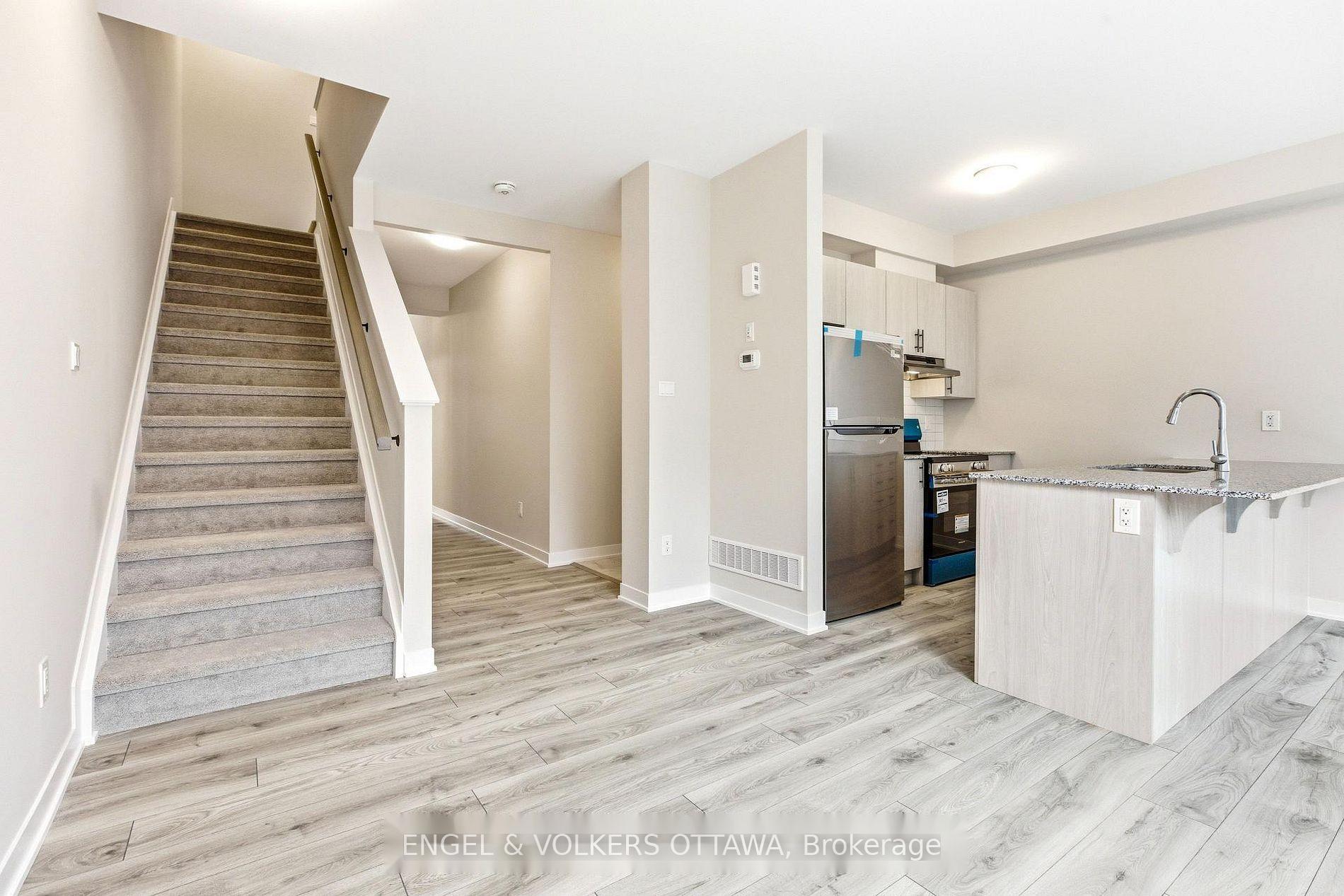 Photo 14 of 418 Les Emmerson Drive, Ottawa, Barrhaven - Heritage Park — HOMEH