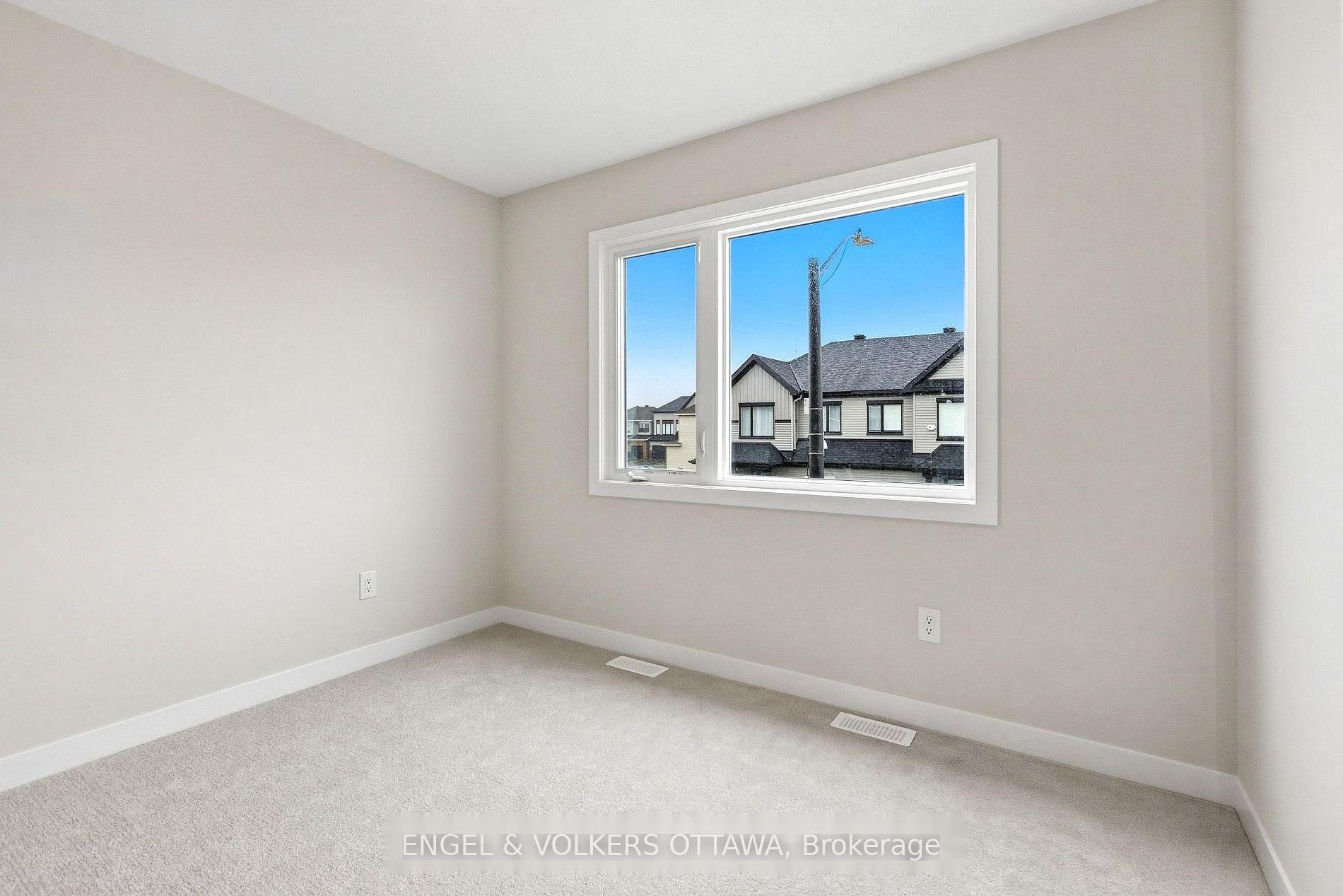 Photo 25 of 418 Les Emmerson Drive, Ottawa, Barrhaven - Heritage Park — HOMEH