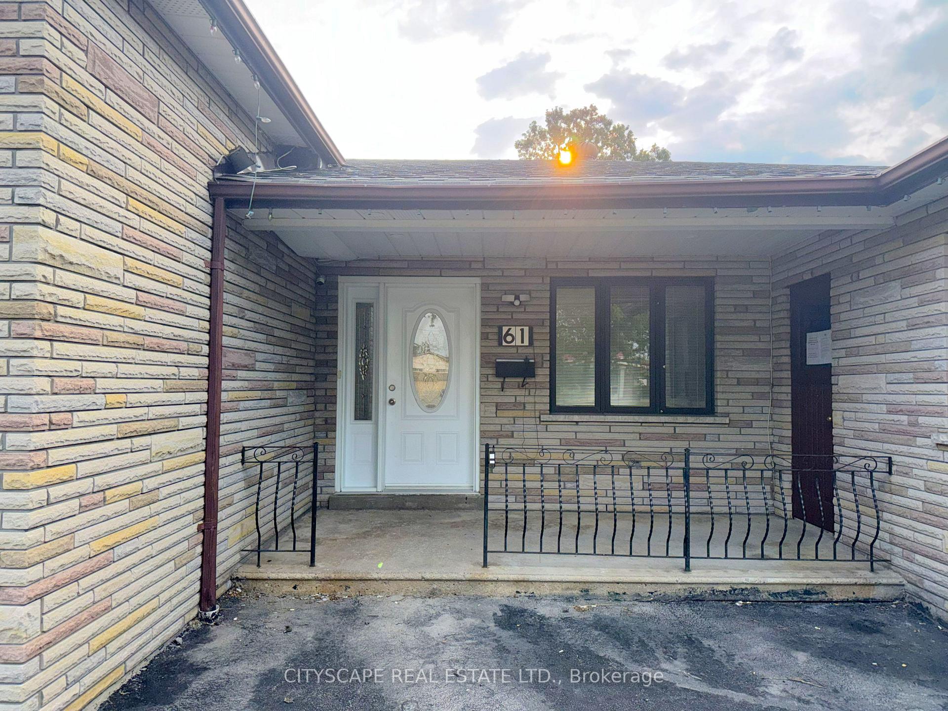 Photo 5 of 61 Bloomington Crescent, North York, Black Creek — HOMEH