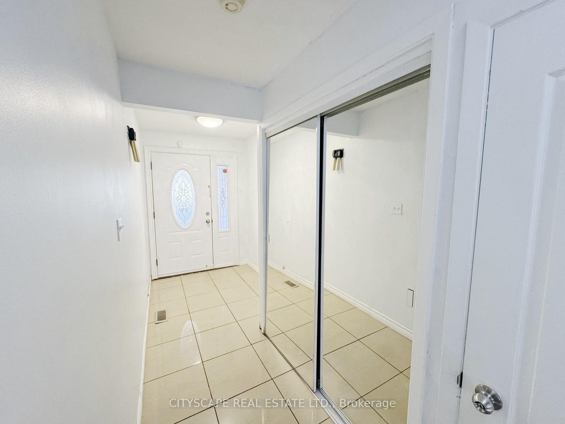 Photo 6 of 61 Bloomington Crescent, North York, Black Creek — HOMEH