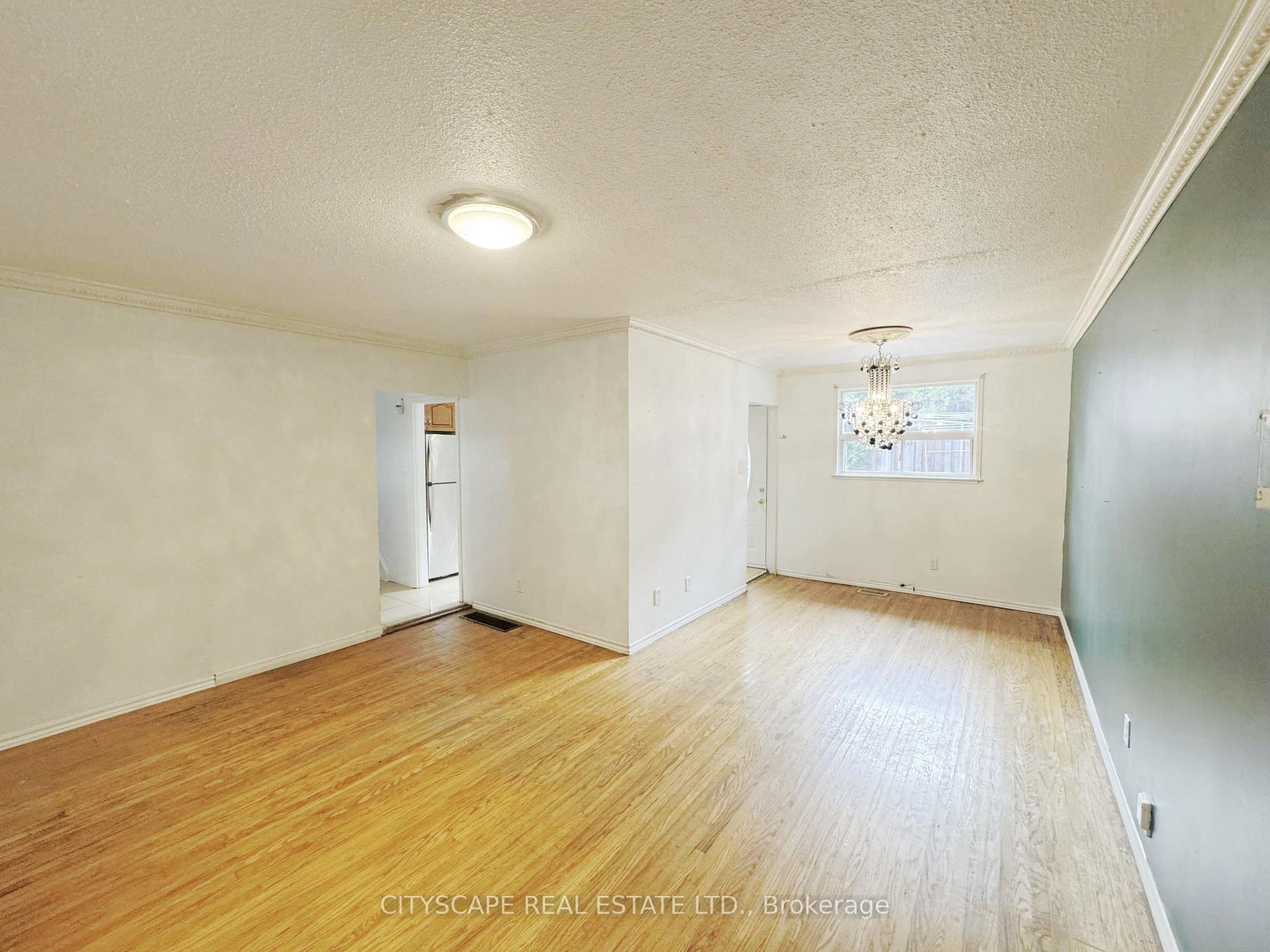 Photo 12 of 61 Bloomington Crescent, North York, Black Creek — HOMEH