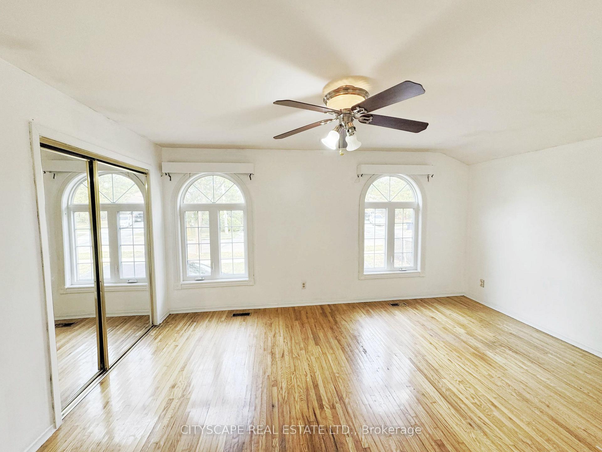 Photo 14 of 61 Bloomington Crescent, North York, Black Creek — HOMEH