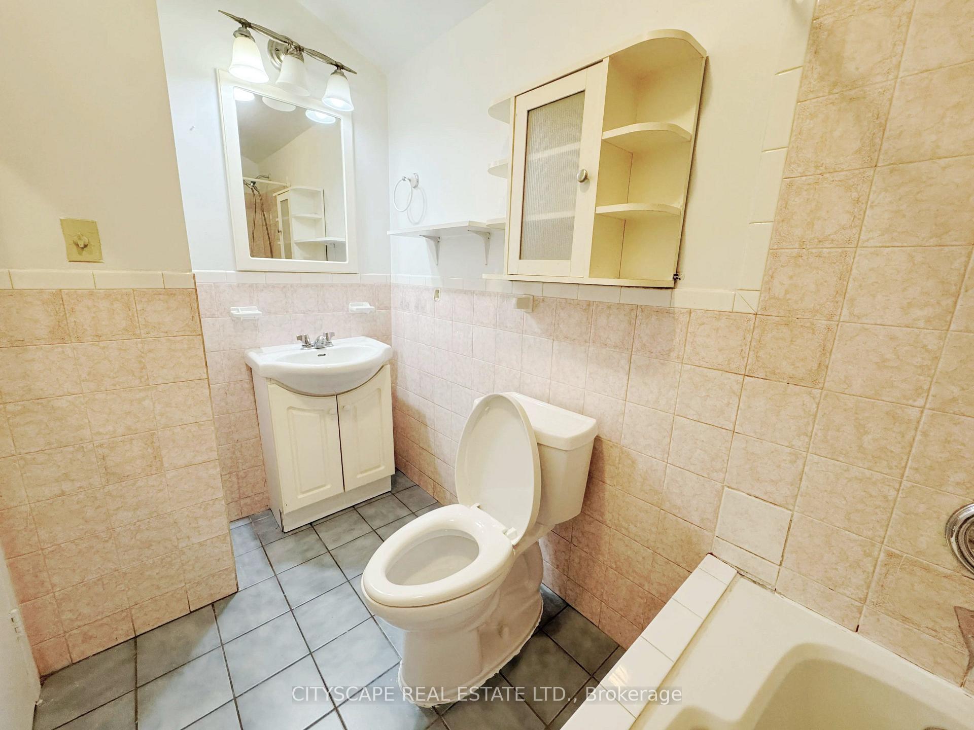 Photo 18 of 61 Bloomington Crescent, North York, Black Creek — HOMEH
