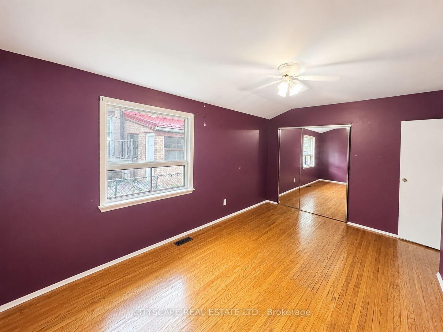 Photo 20 of 61 Bloomington Crescent, North York, Black Creek — HOMEH