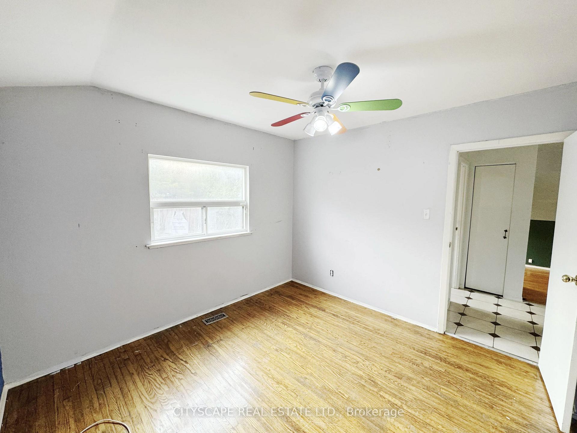 Photo 23 of 61 Bloomington Crescent, North York, Black Creek — HOMEH