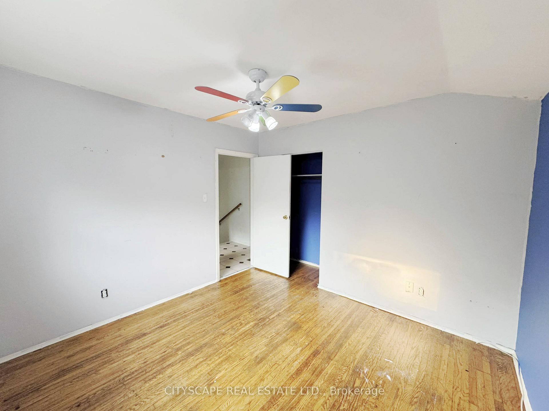 Photo 24 of 61 Bloomington Crescent, North York, Black Creek — HOMEH