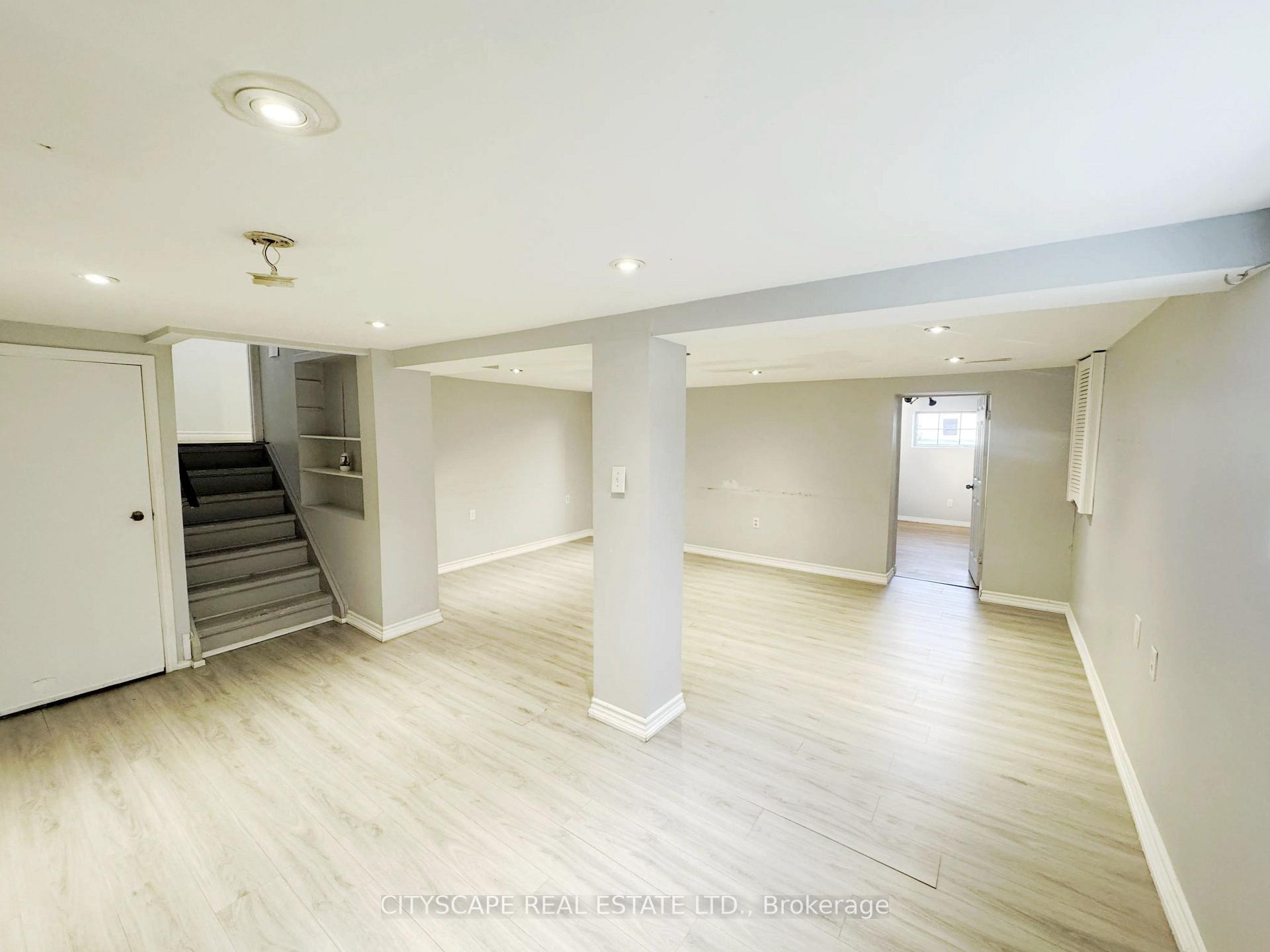 Photo 29 of 61 Bloomington Crescent, North York, Black Creek — HOMEH