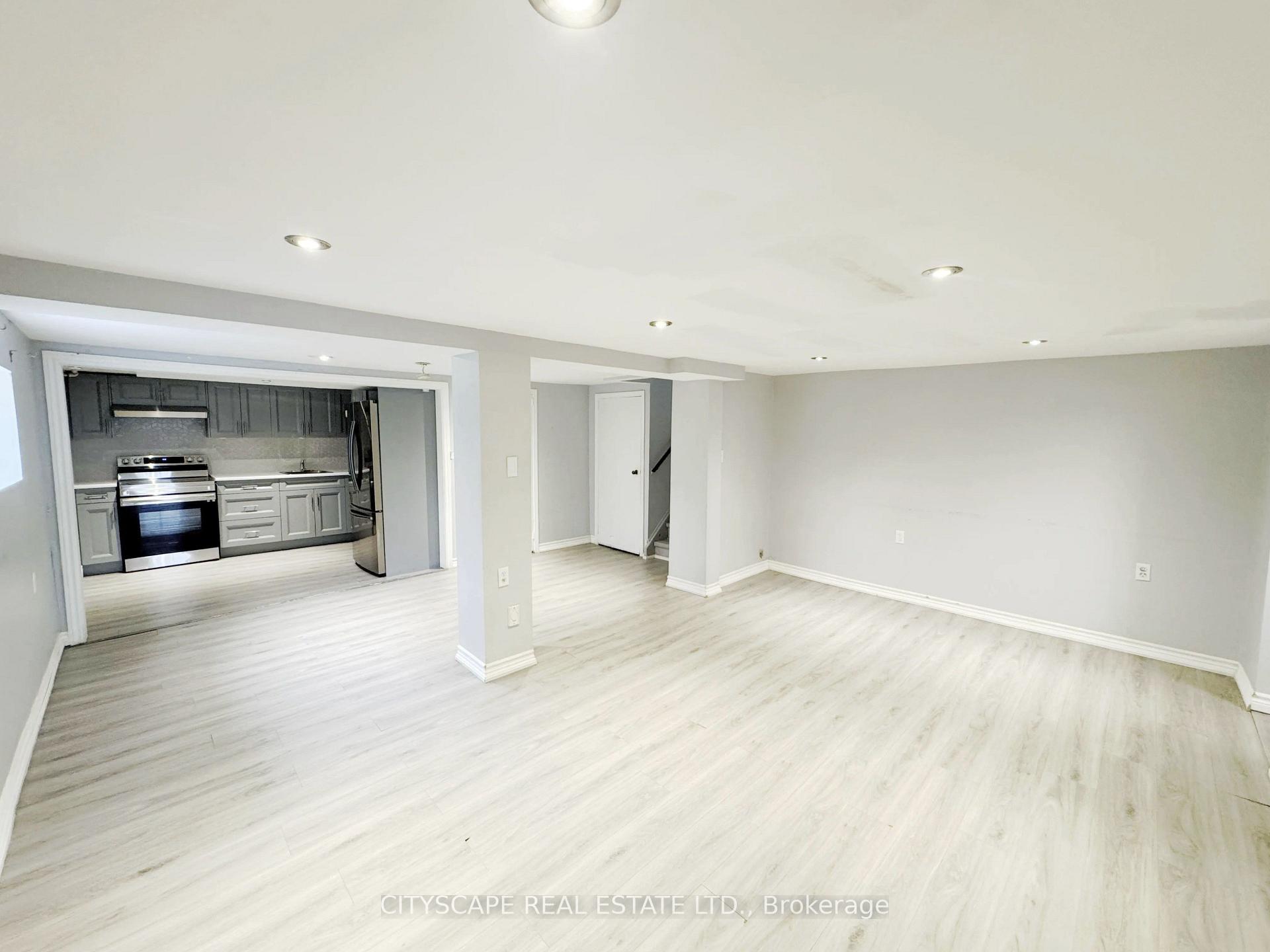 Photo 30 of 61 Bloomington Crescent, North York, Black Creek — HOMEH