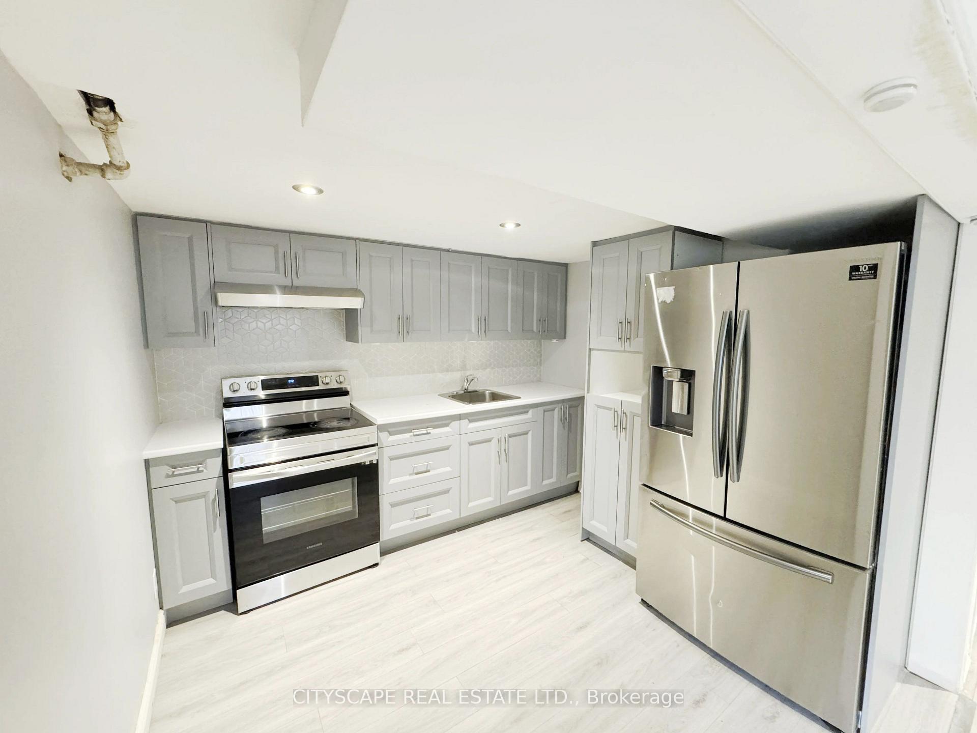 Photo 31 of 61 Bloomington Crescent, North York, Black Creek — HOMEH