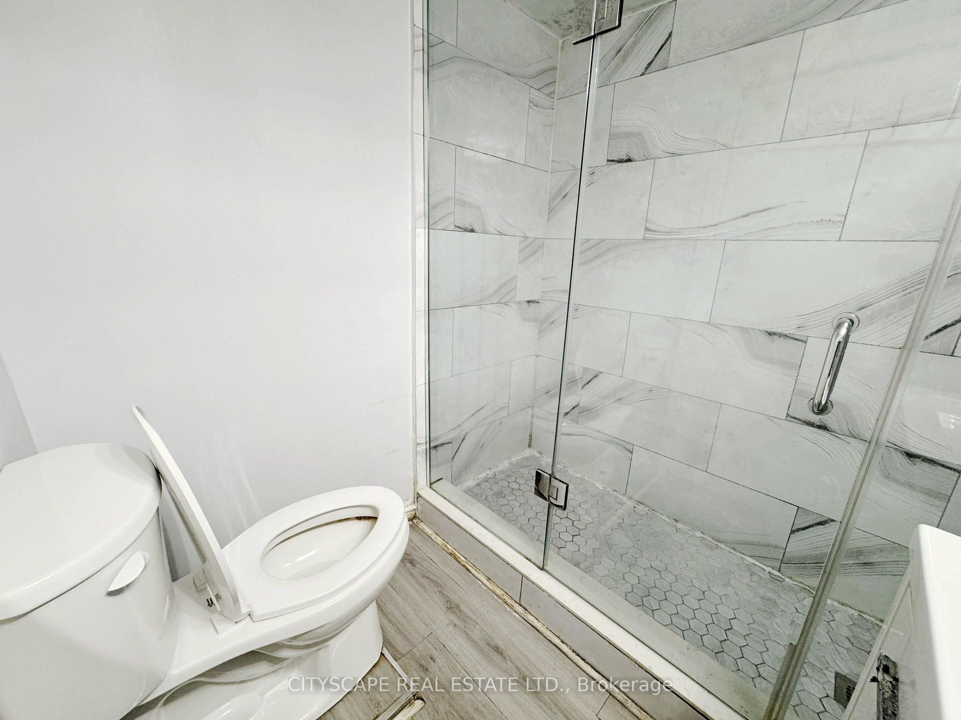 Photo 32 of 61 Bloomington Crescent, North York, Black Creek — HOMEH