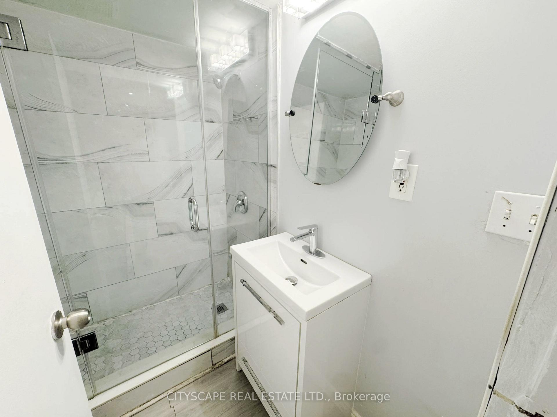 Photo 33 of 61 Bloomington Crescent, North York, Black Creek — HOMEH