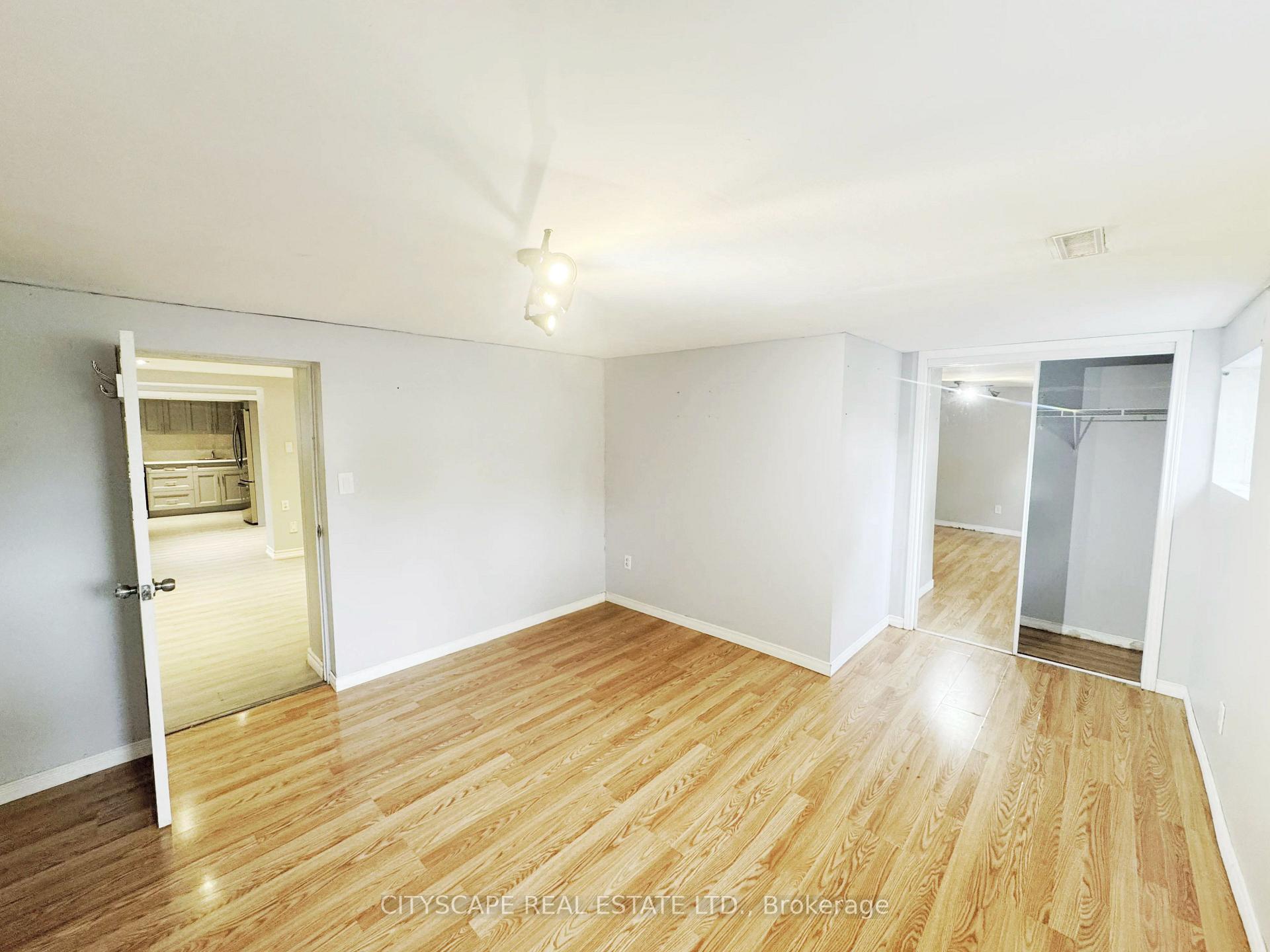 Photo 35 of 61 Bloomington Crescent, North York, Black Creek — HOMEH