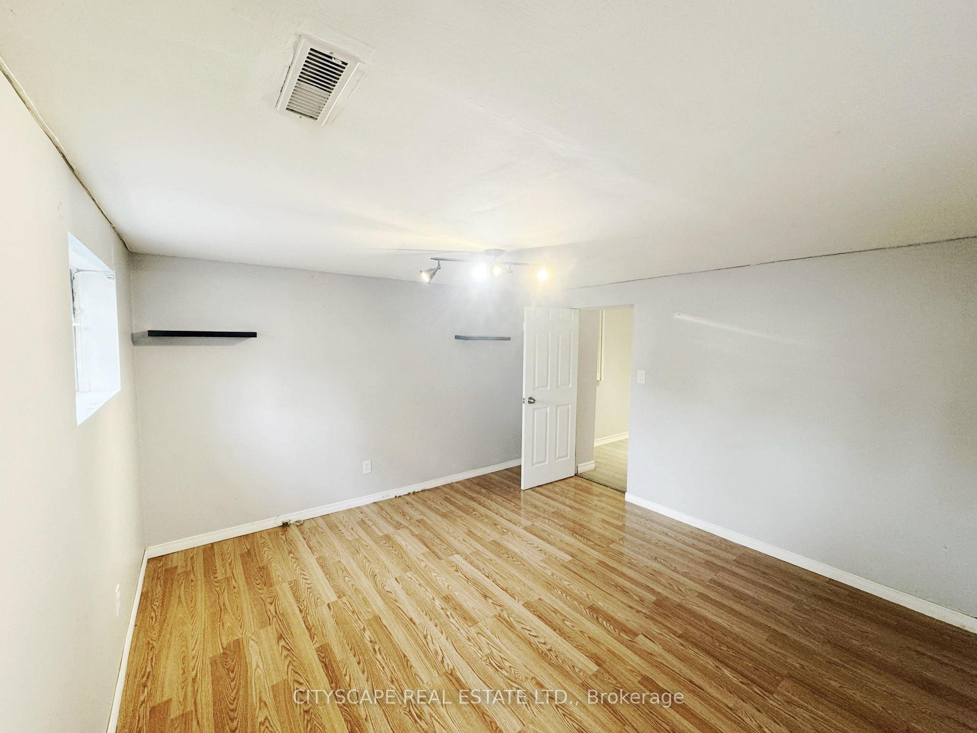 Photo 36 of 61 Bloomington Crescent, North York, Black Creek — HOMEH