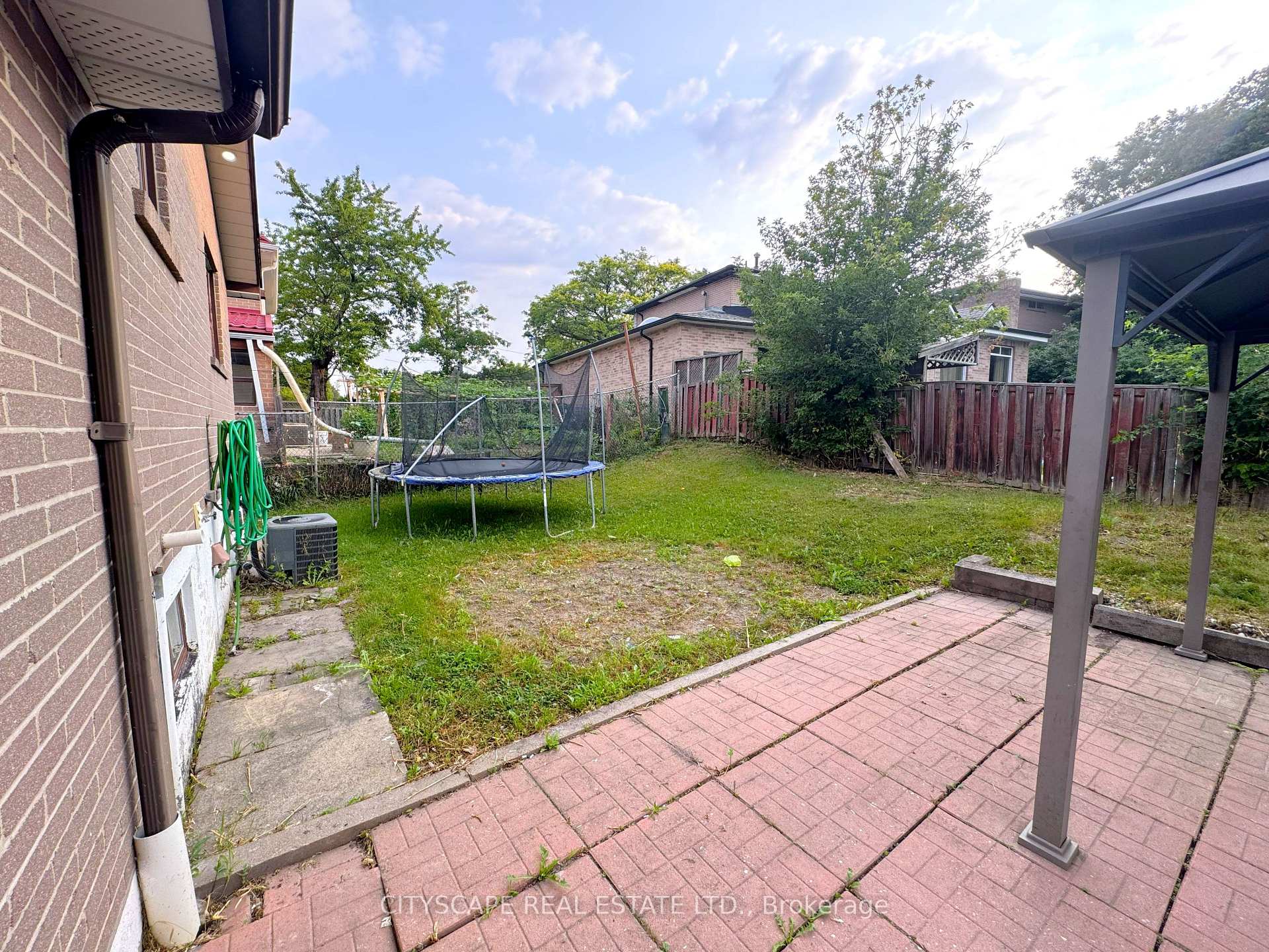 Photo 39 of 61 Bloomington Crescent, North York, Black Creek — HOMEH