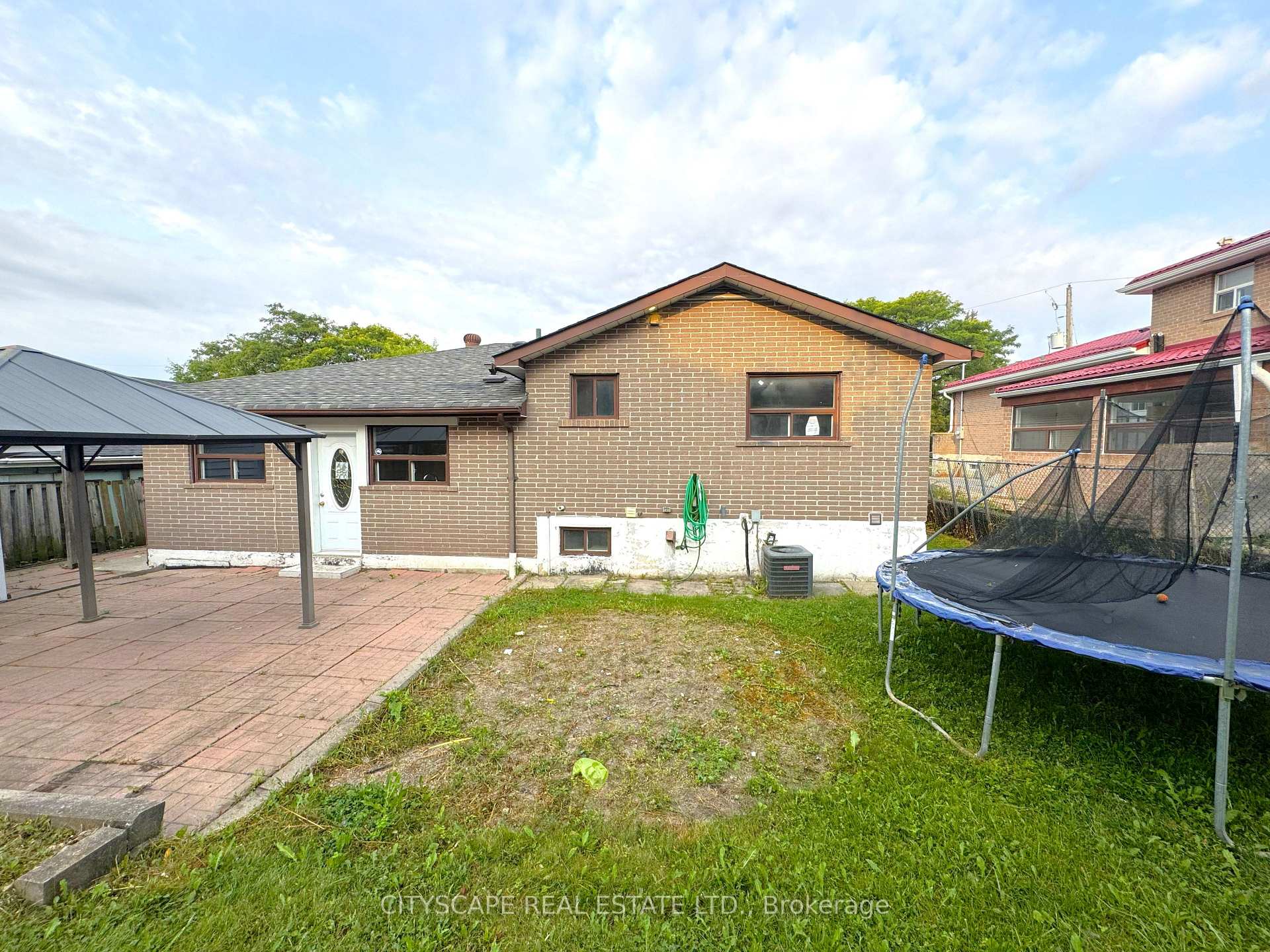 Photo 40 of 61 Bloomington Crescent, North York, Black Creek — HOMEH