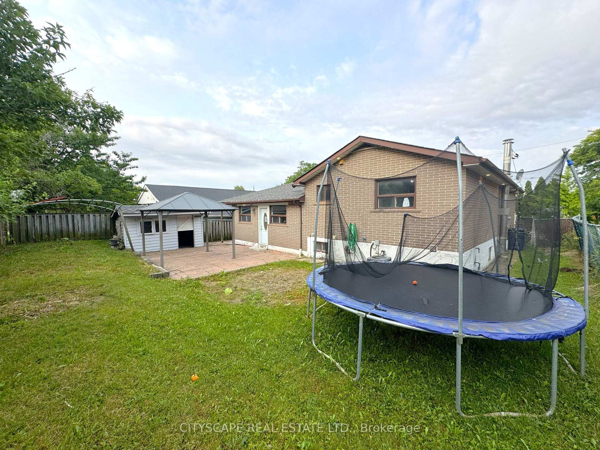 Photo 41 of 61 Bloomington Crescent, North York, Black Creek — HOMEH